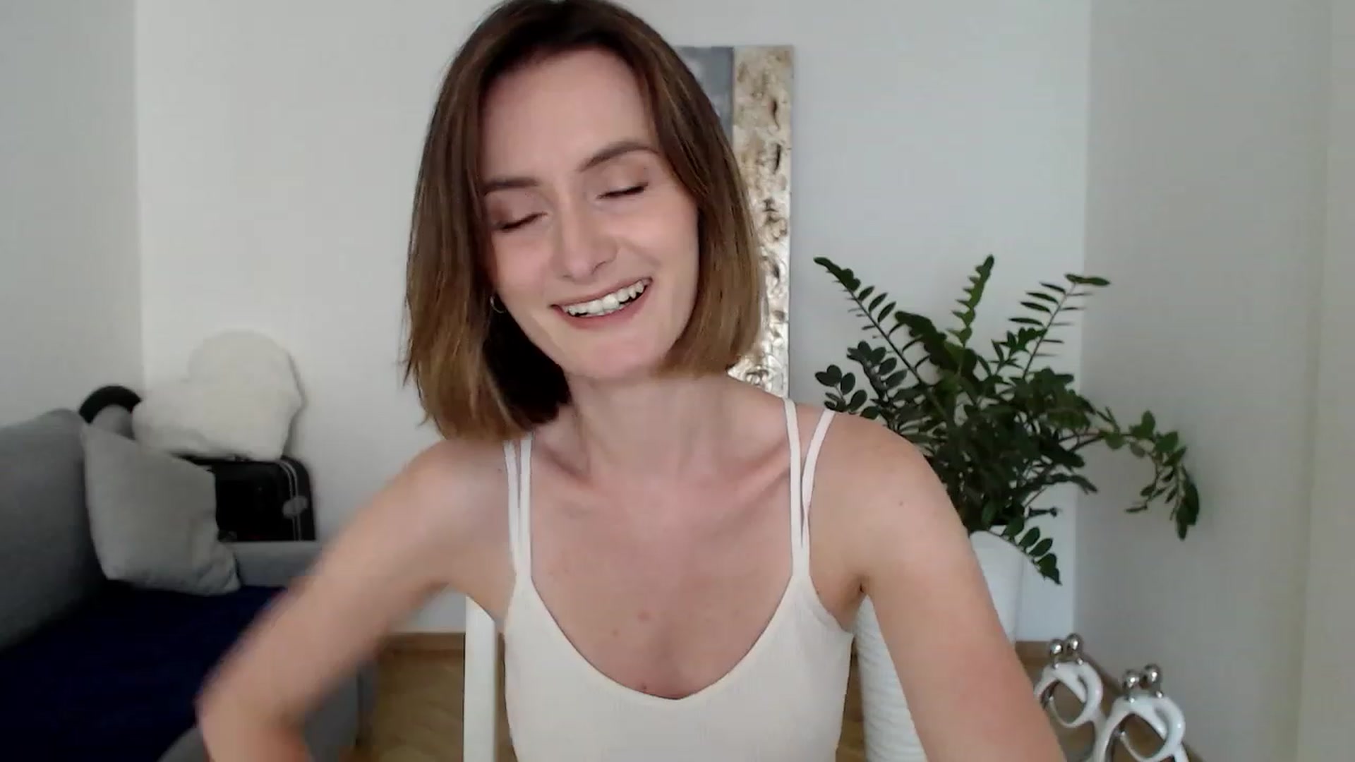 Gallery image thumbnail from PerlaBella's myfreecams stream on, 06/22/2023, 17:02 image 17 of 20