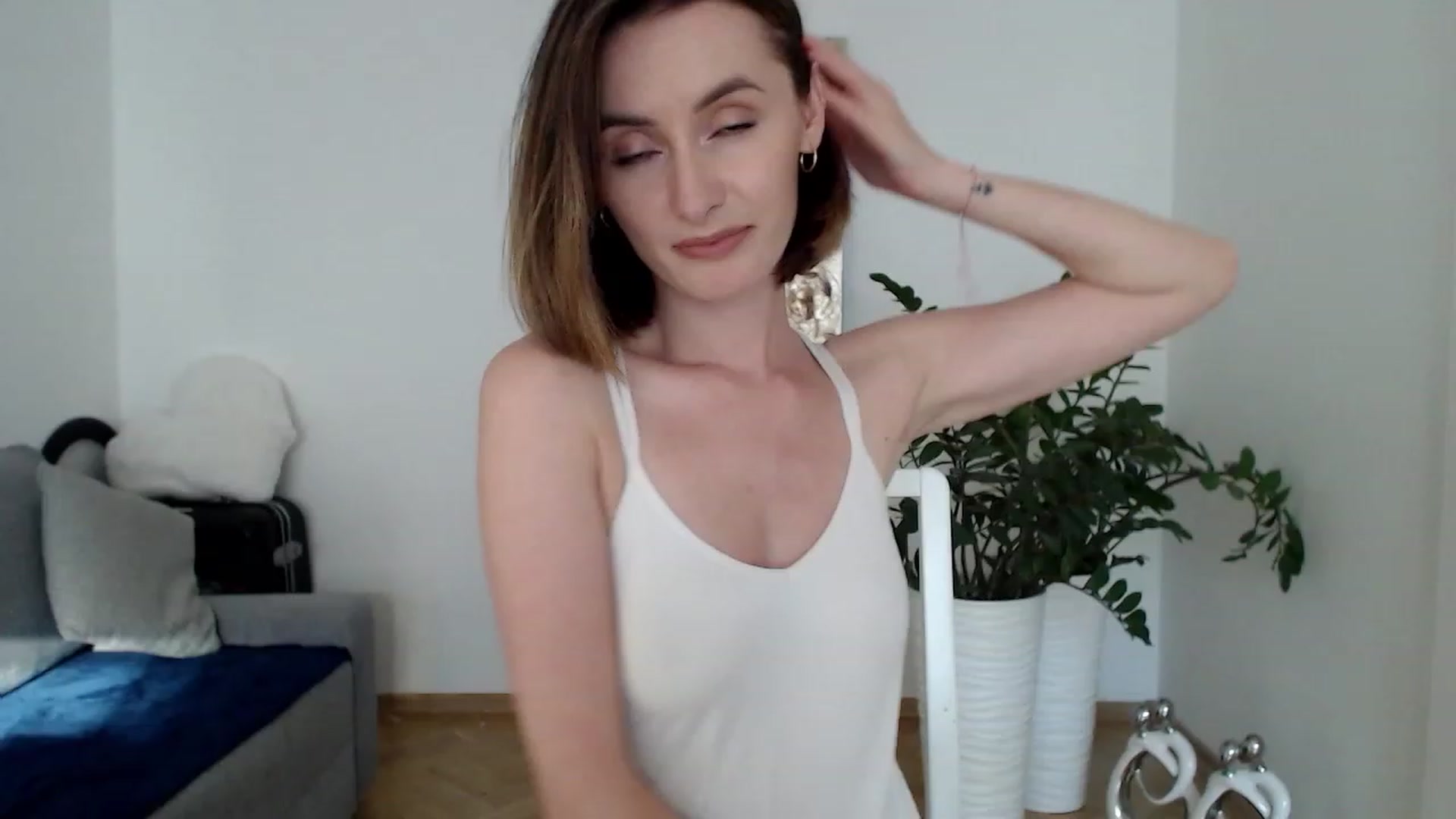 Gallery image thumbnail from PerlaBella's myfreecams stream on, 06/22/2023, 17:20 image 7 of 20