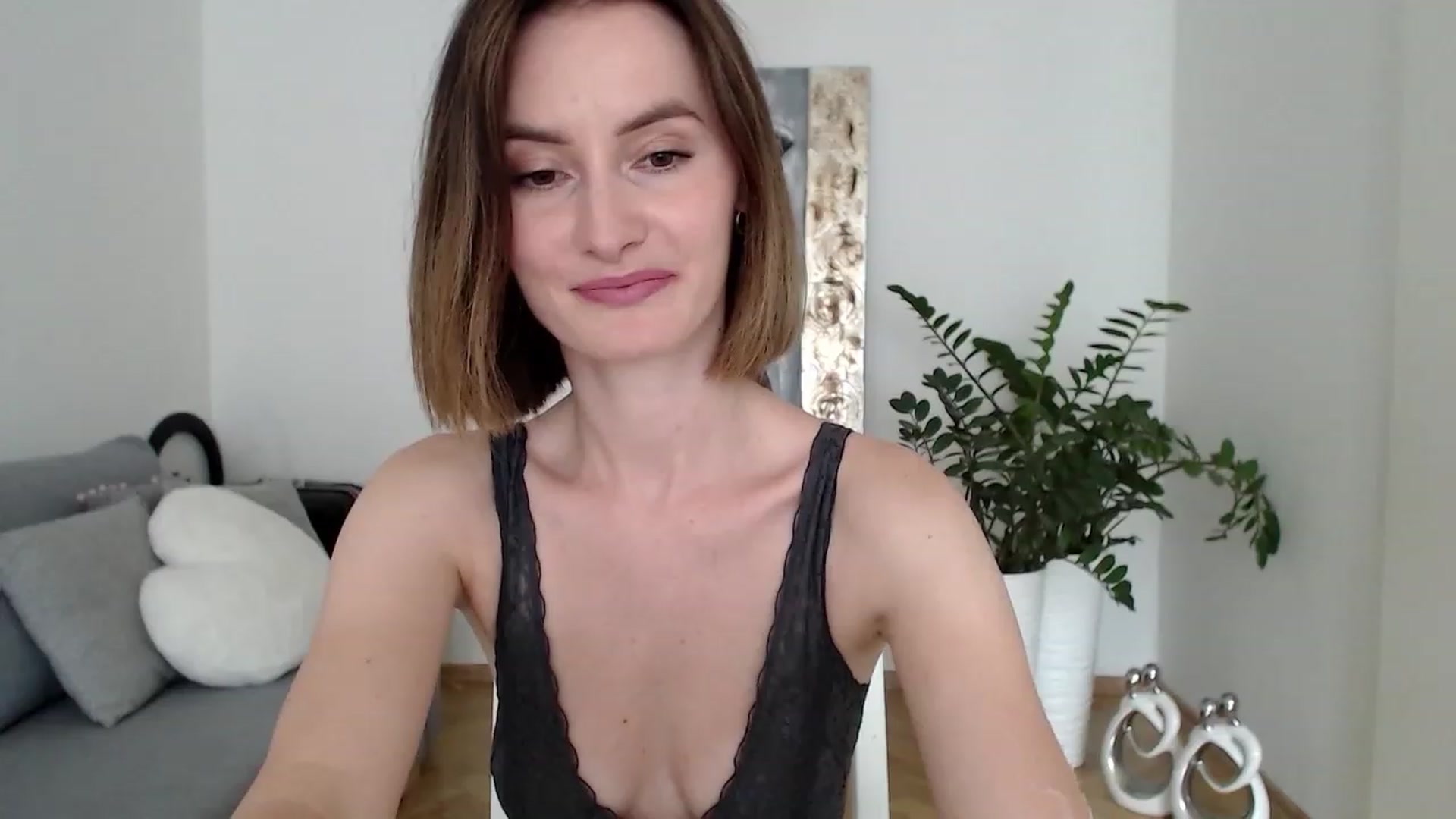 Gallery image thumbnail from PerlaBella's myfreecams stream on, 06/26/2023, 15:17 image 18 of 20