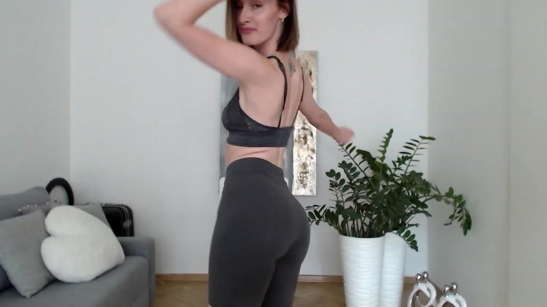 Gallery image thumbnail from PerlaBella's myfreecams stream on, 06/26/2023, 15:17 image 13 of 20