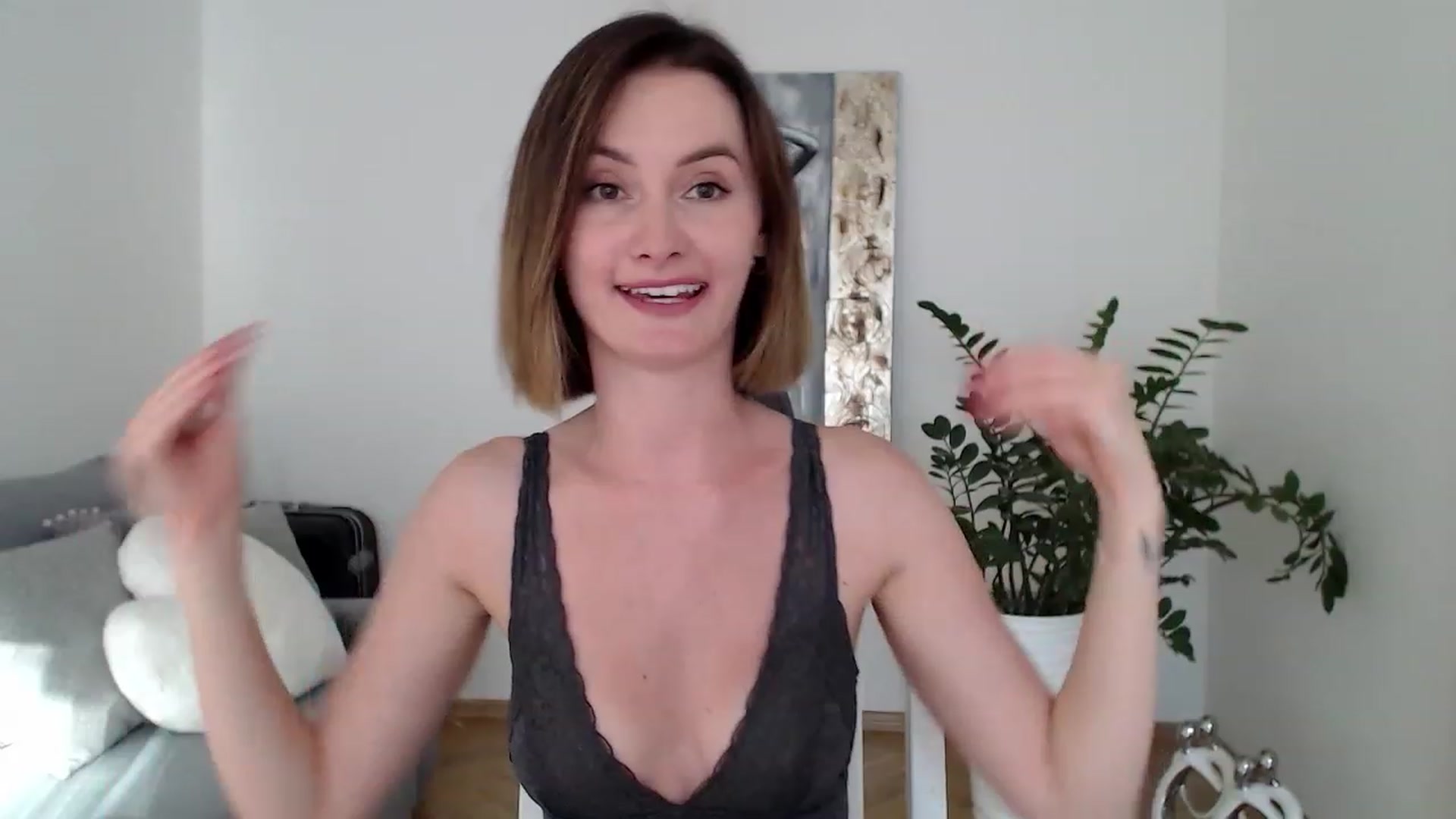 Gallery image thumbnail from PerlaBella's myfreecams stream on, 06/26/2023, 17:15 image 18 of 20