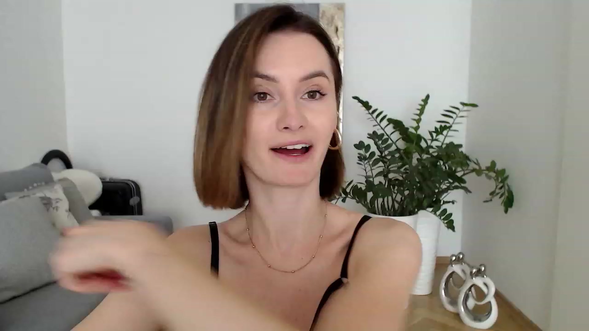 Gallery image thumbnail from PerlaBella's myfreecams stream on, 06/28/2023, 14:07 image 17 of 20