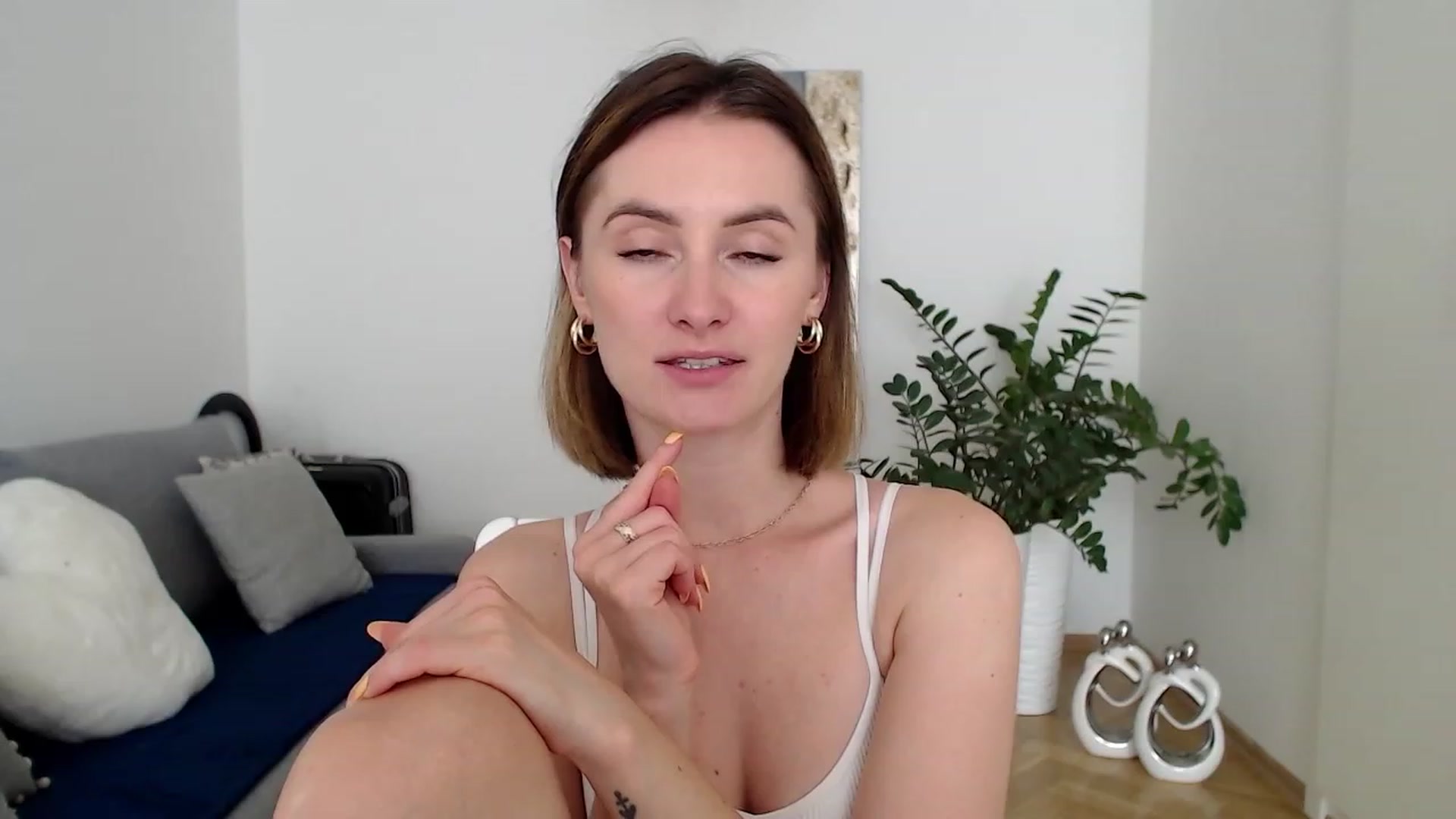Gallery image thumbnail from PerlaBella's myfreecams stream on, 07/17/2023, 11:42 image 13 of 20