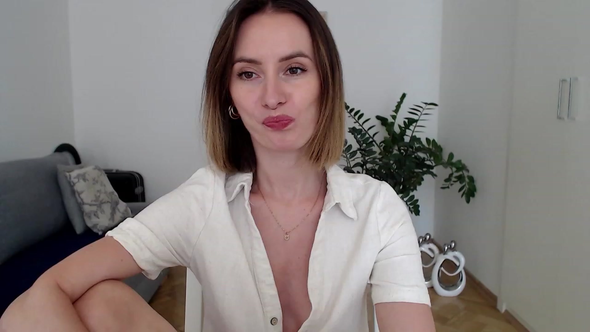 Gallery image thumbnail from PerlaBella's myfreecams stream on, 07/27/2023, 12:30 image 7 of 20