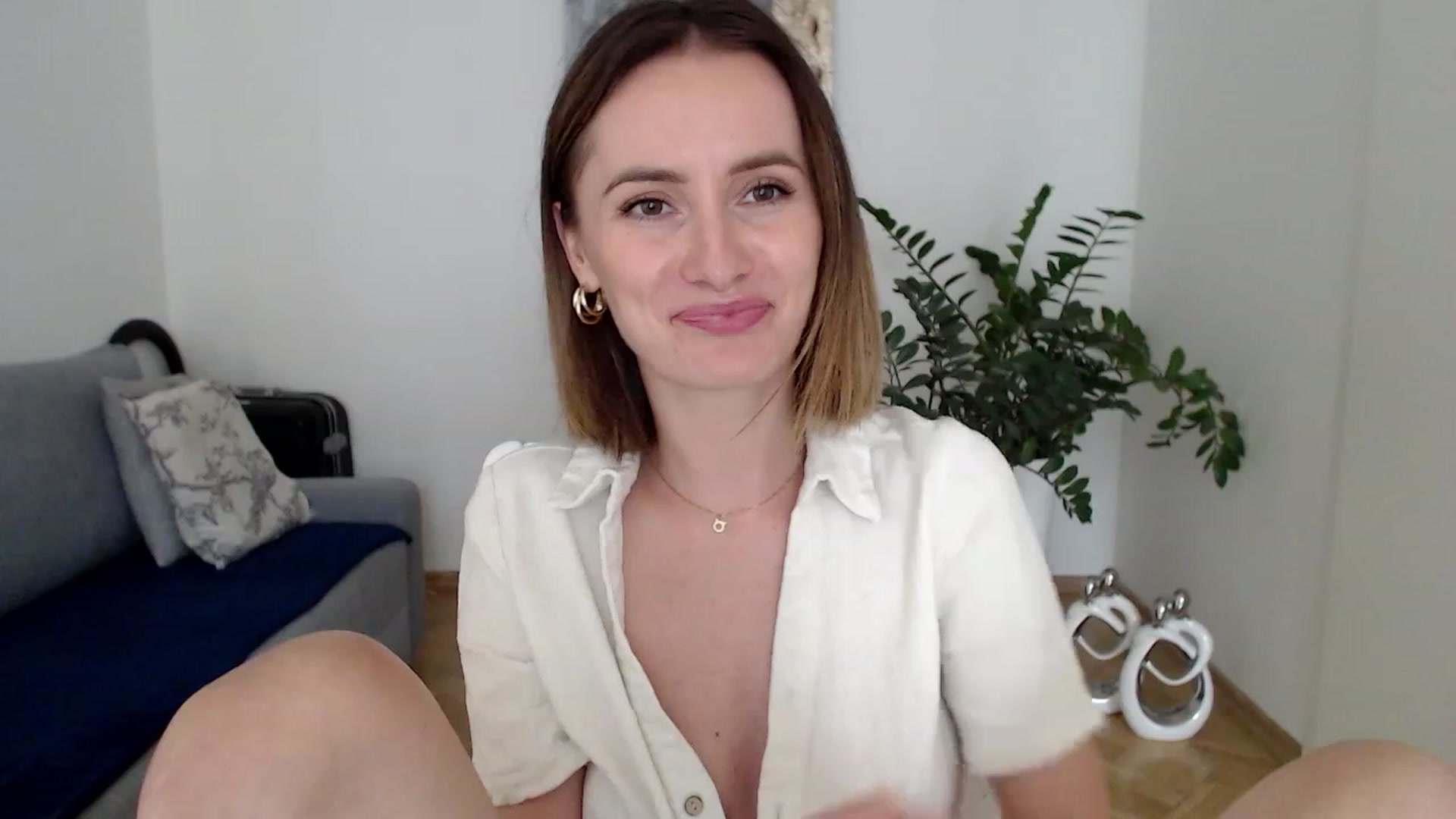 Gallery image thumbnail from PerlaBella's myfreecams stream on, 07/27/2023, 15:38 image 15 of 20