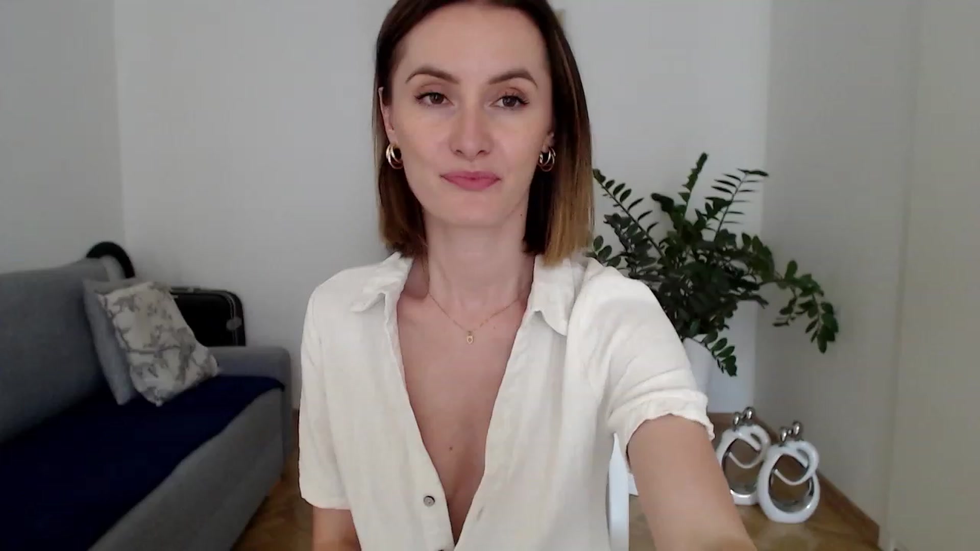 Gallery image thumbnail from PerlaBella's myfreecams stream on, 07/27/2023, 15:38 image 8 of 20