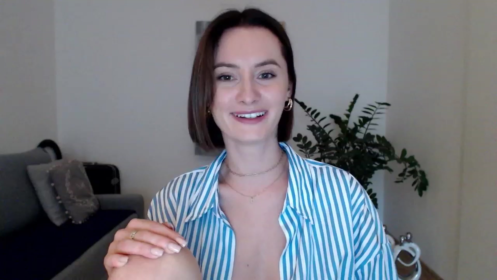 Gallery image thumbnail from PerlaBella's myfreecams stream on, 07/28/2023, 18:13 image 17 of 20