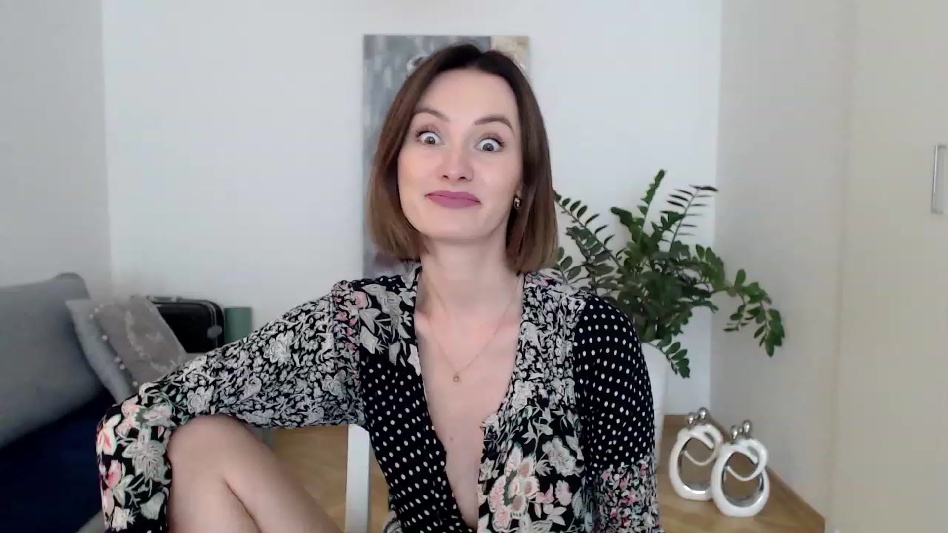 Gallery image thumbnail from PerlaBella's myfreecams stream on, 08/01/2023, 14:57 image 9 of 20
