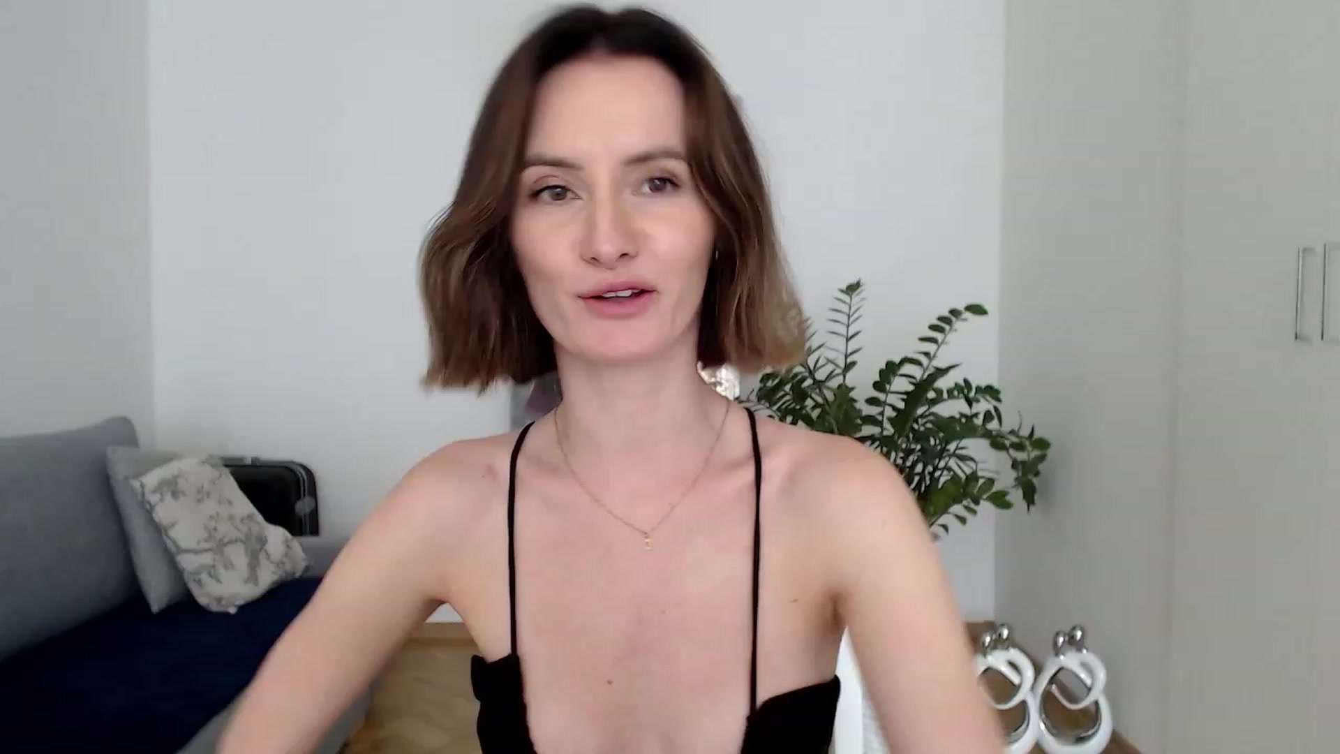 Gallery image thumbnail from PerlaBella's myfreecams stream on, 08/04/2023, 14:10 image 5 of 20