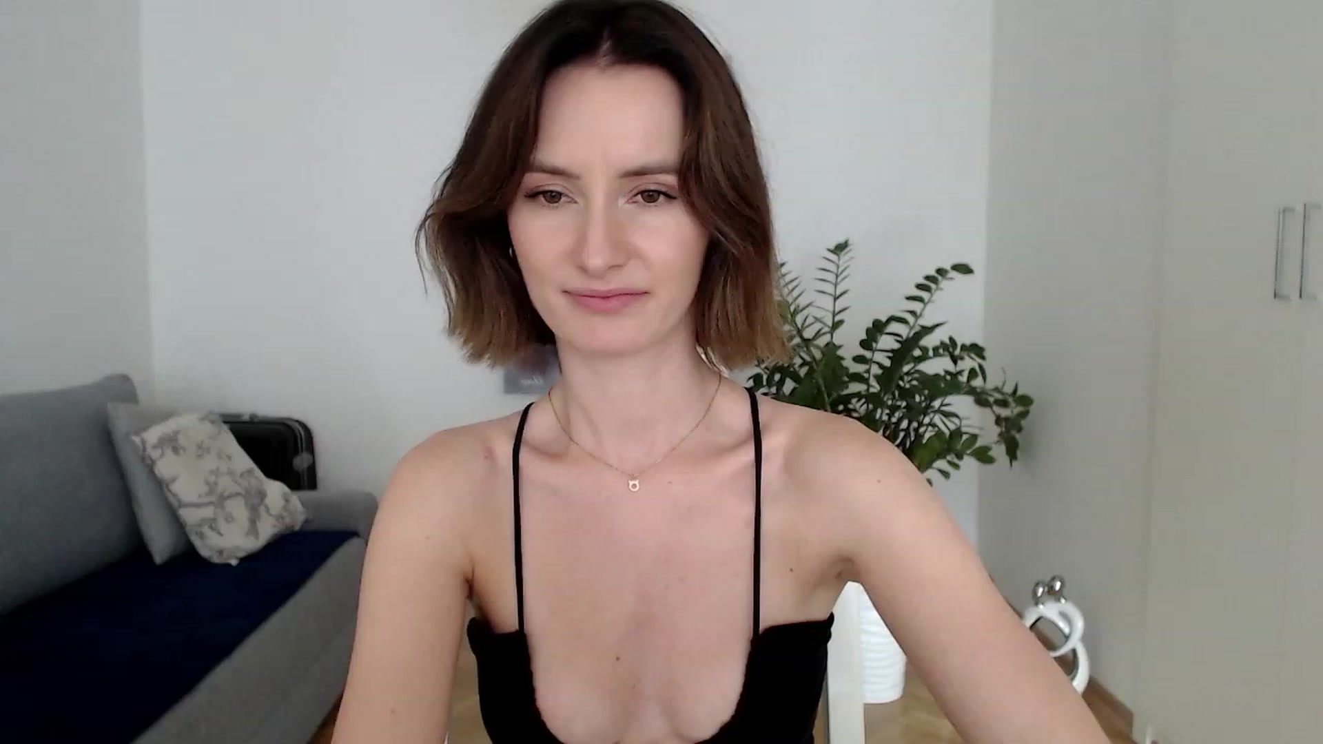 Gallery image thumbnail from PerlaBella's myfreecams stream on, 08/04/2023, 14:10 image 3 of 20