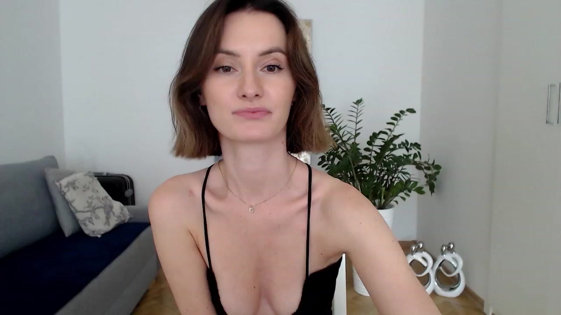 Gallery image thumbnail from PerlaBella's myfreecams stream on, 08/04/2023, 14:10 image 4 of 20
