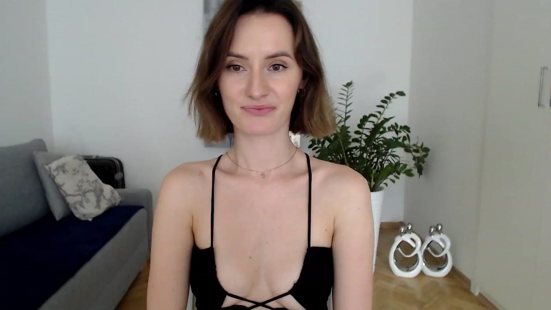 Gallery image thumbnail from PerlaBella's myfreecams stream on, 08/04/2023, 14:10 image 16 of 20