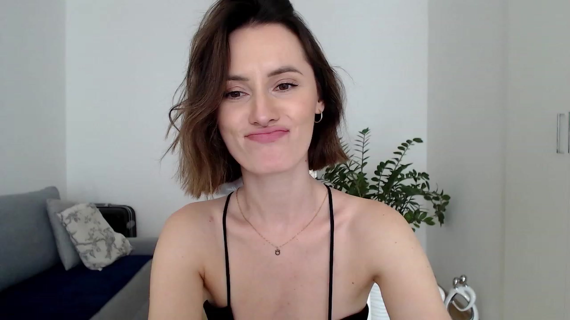 Gallery image thumbnail from PerlaBella's myfreecams stream on, 08/04/2023, 14:10 image 9 of 20