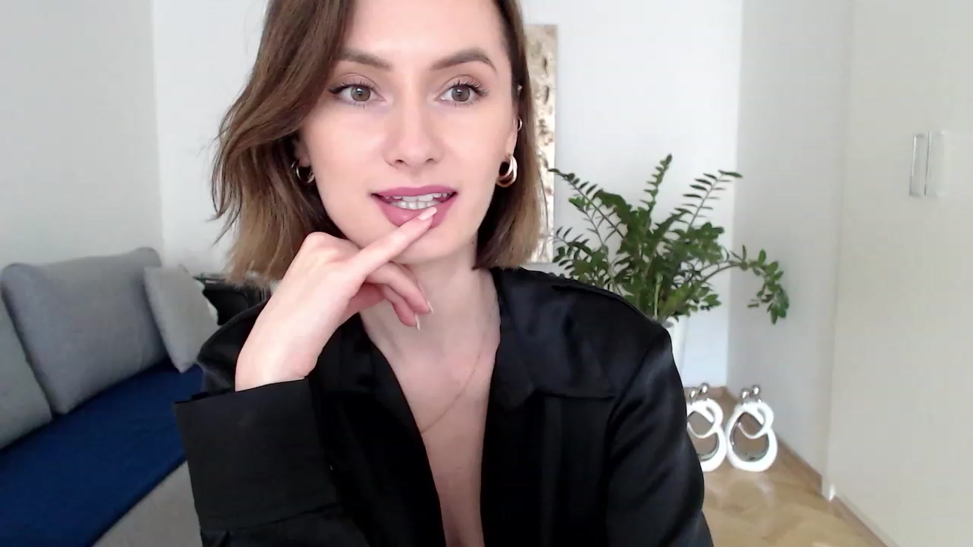 Gallery image thumbnail from PerlaBella's myfreecams stream on, 08/07/2023, 16:37 image 2 of 20