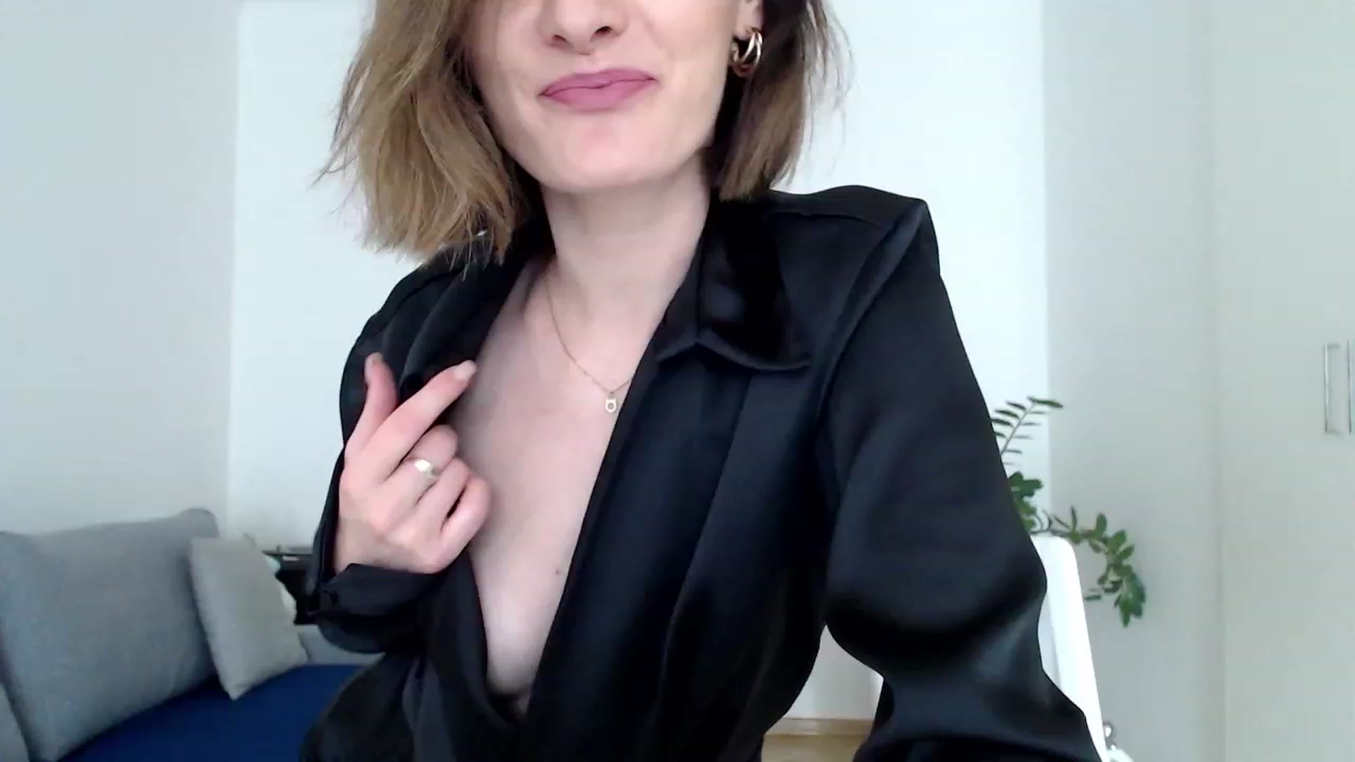 Gallery image thumbnail from PerlaBella's myfreecams stream on, 08/07/2023, 16:37 image 8 of 20
