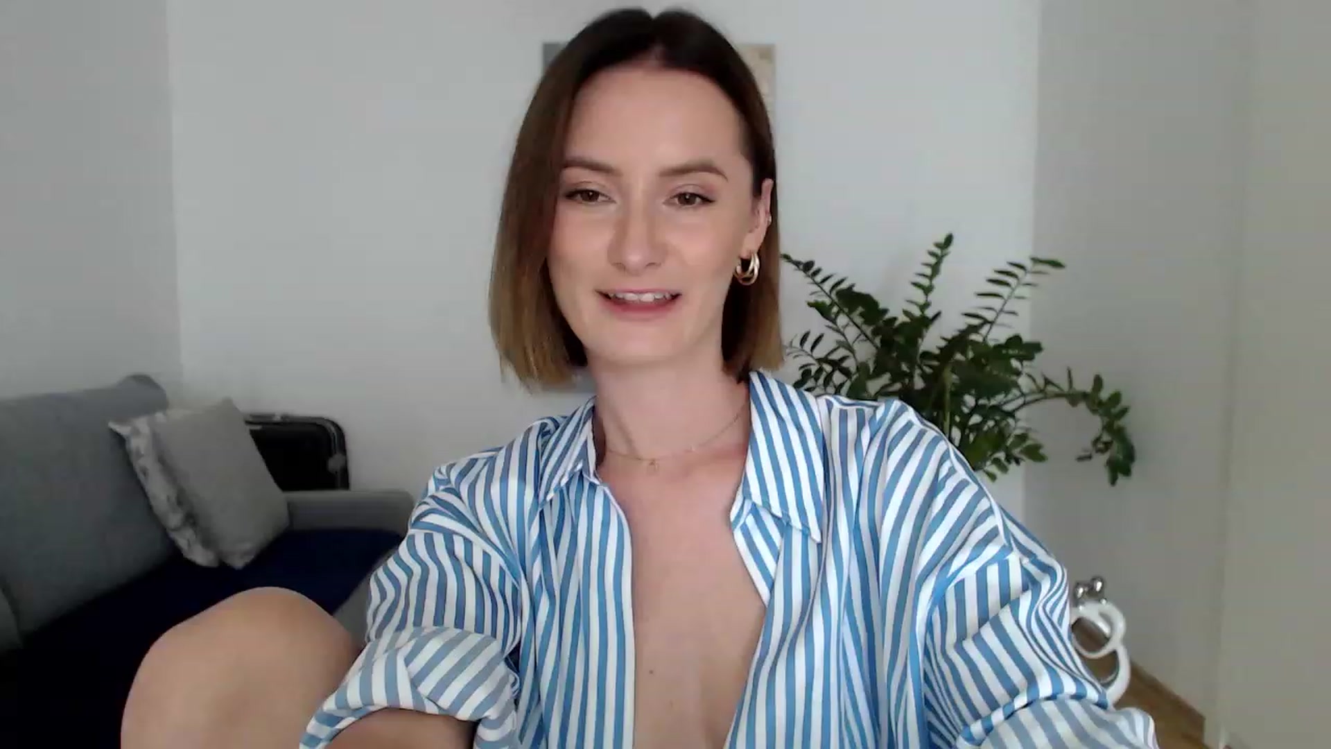 Gallery image thumbnail from PerlaBella's myfreecams stream on, 08/14/2023, 13:28 image 8 of 20