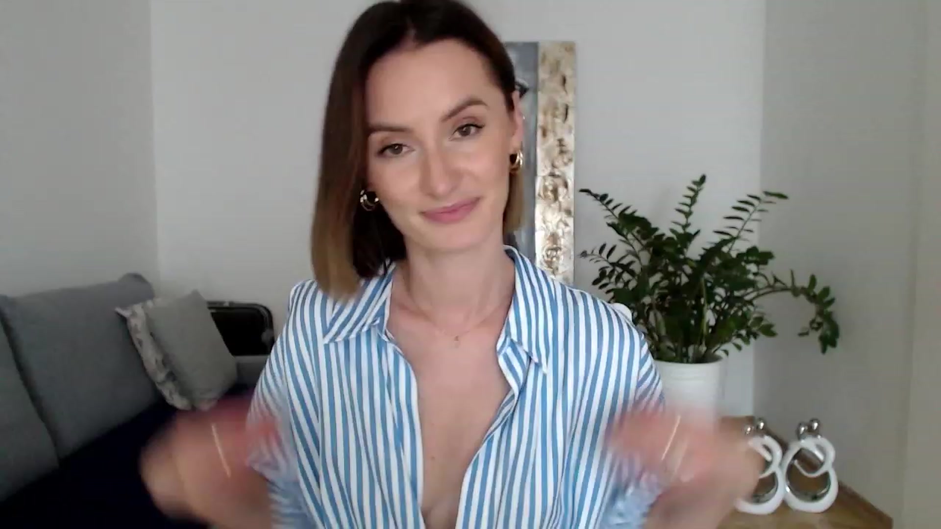 Gallery image thumbnail from PerlaBella's myfreecams stream on, 08/14/2023, 15:24 image 14 of 20