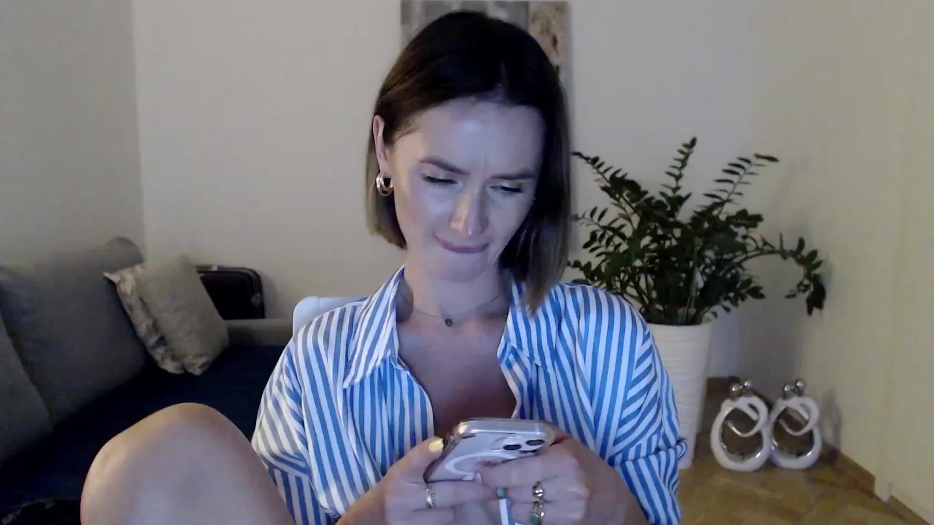 Gallery image thumbnail from PerlaBella's myfreecams stream on, 08/14/2023, 18:11 image 7 of 20