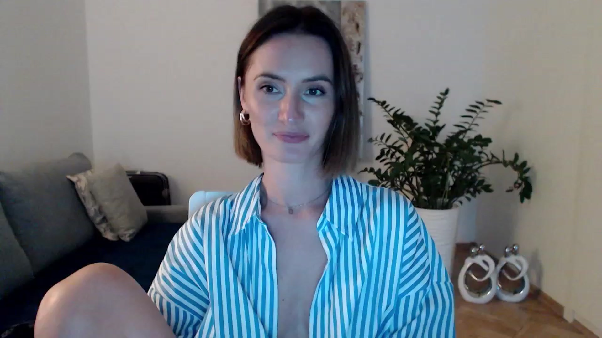 Gallery image thumbnail from PerlaBella's myfreecams stream on, 08/14/2023, 18:11 image 5 of 20
