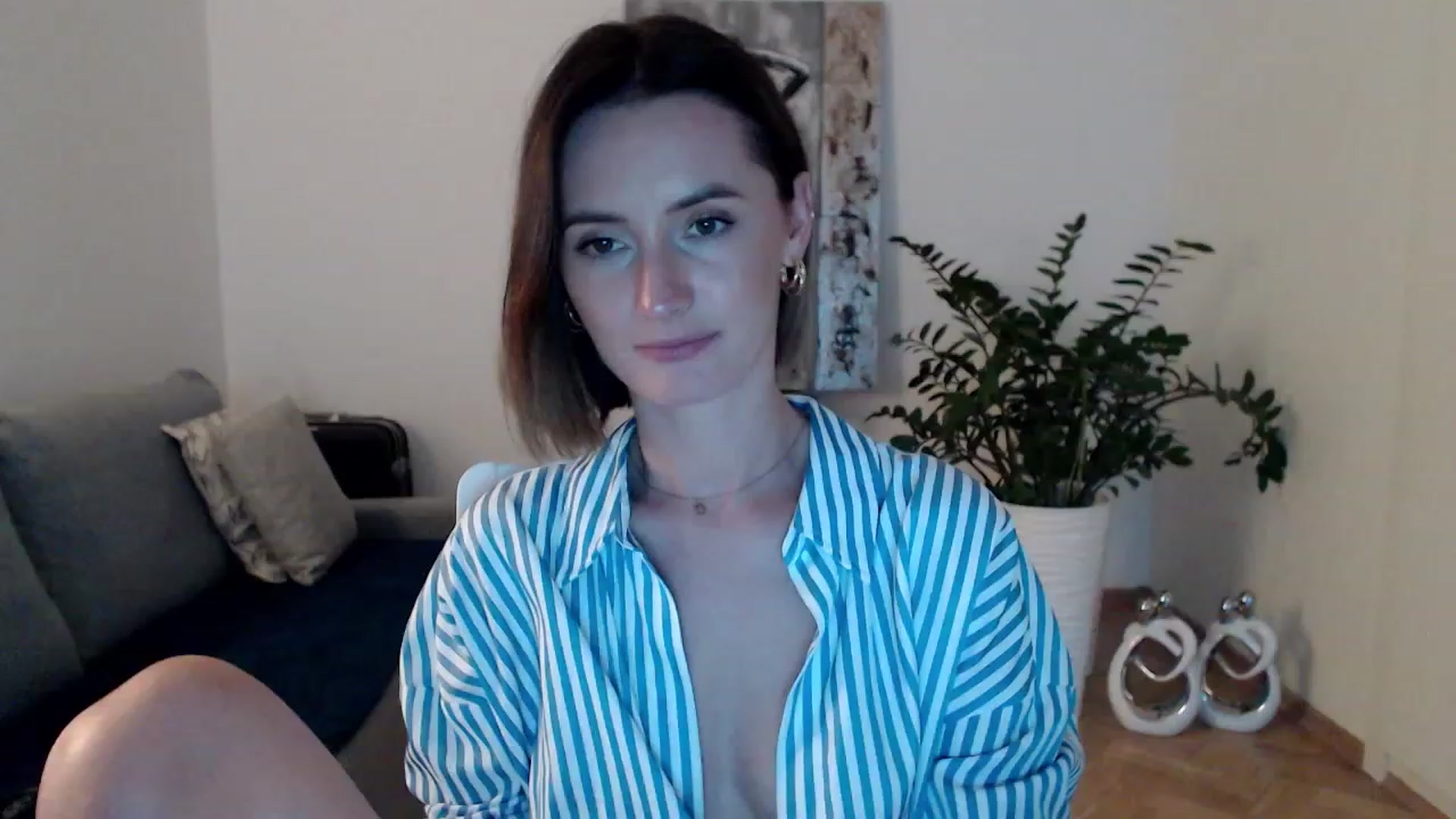 Gallery image thumbnail from PerlaBella's myfreecams stream on, 08/14/2023, 18:11 image 6 of 20