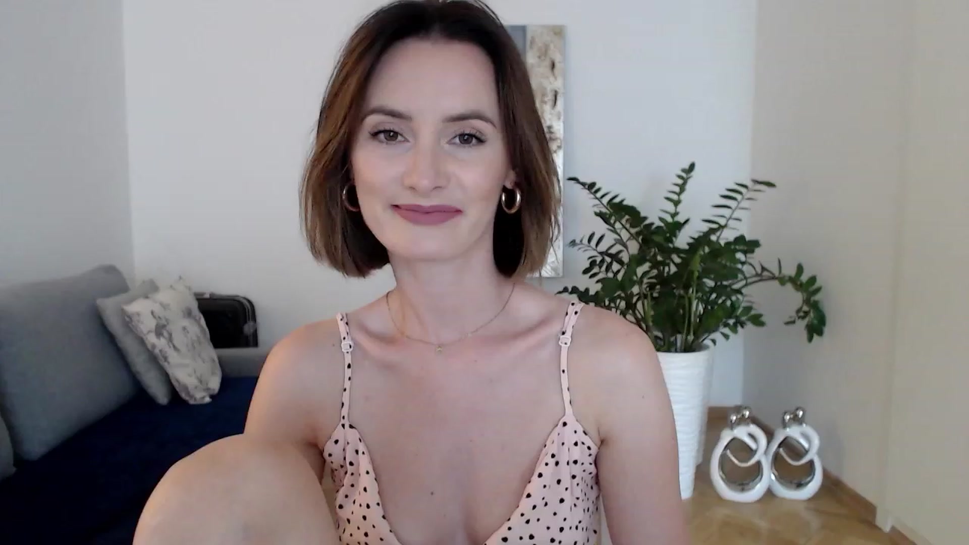 Gallery image thumbnail from PerlaBella's myfreecams stream on, 08/16/2023, 14:59 image 6 of 20