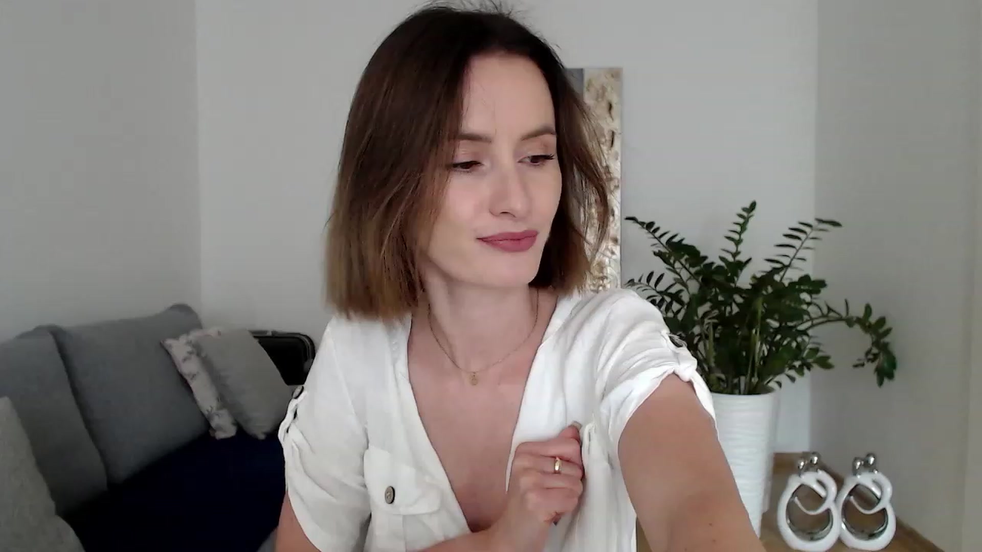 Gallery image thumbnail from PerlaBella's myfreecams stream on, 08/17/2023, 14:52 image 11 of 20