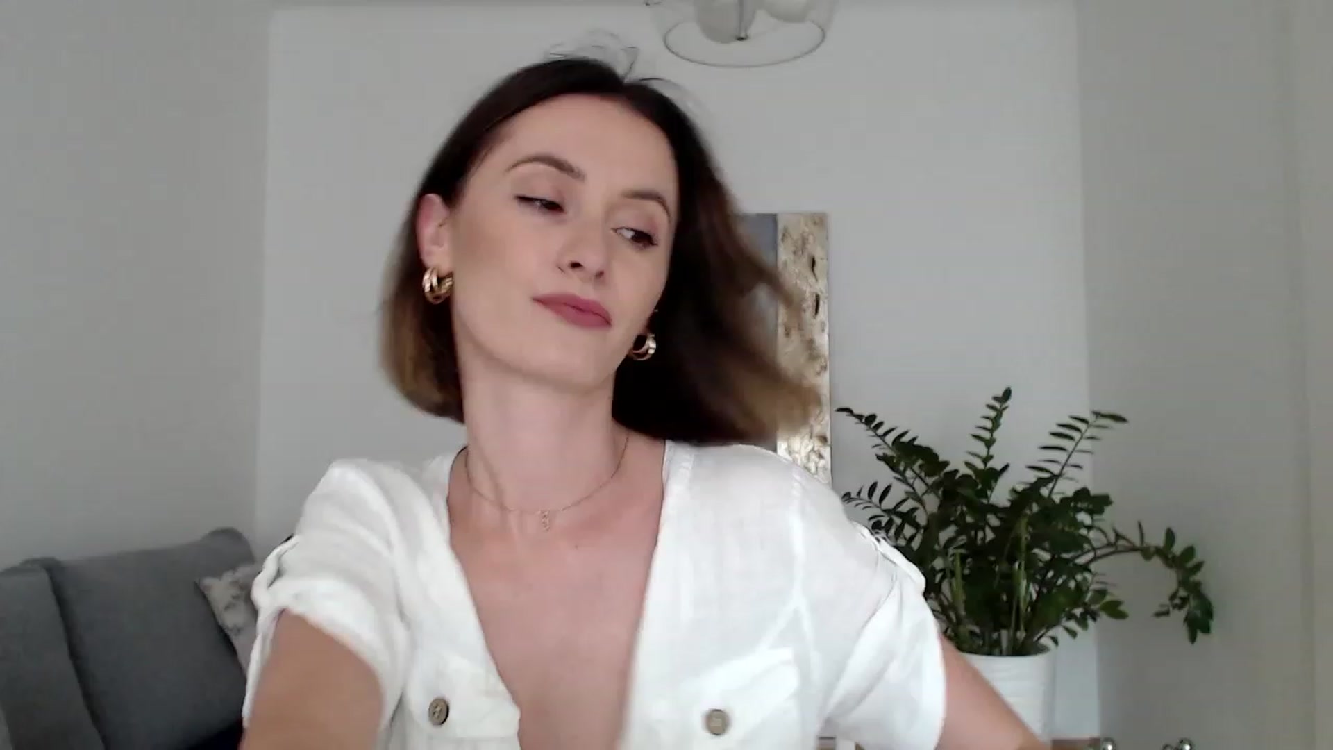 Gallery image thumbnail from PerlaBella's myfreecams stream on, 08/17/2023, 14:52 image 16 of 20