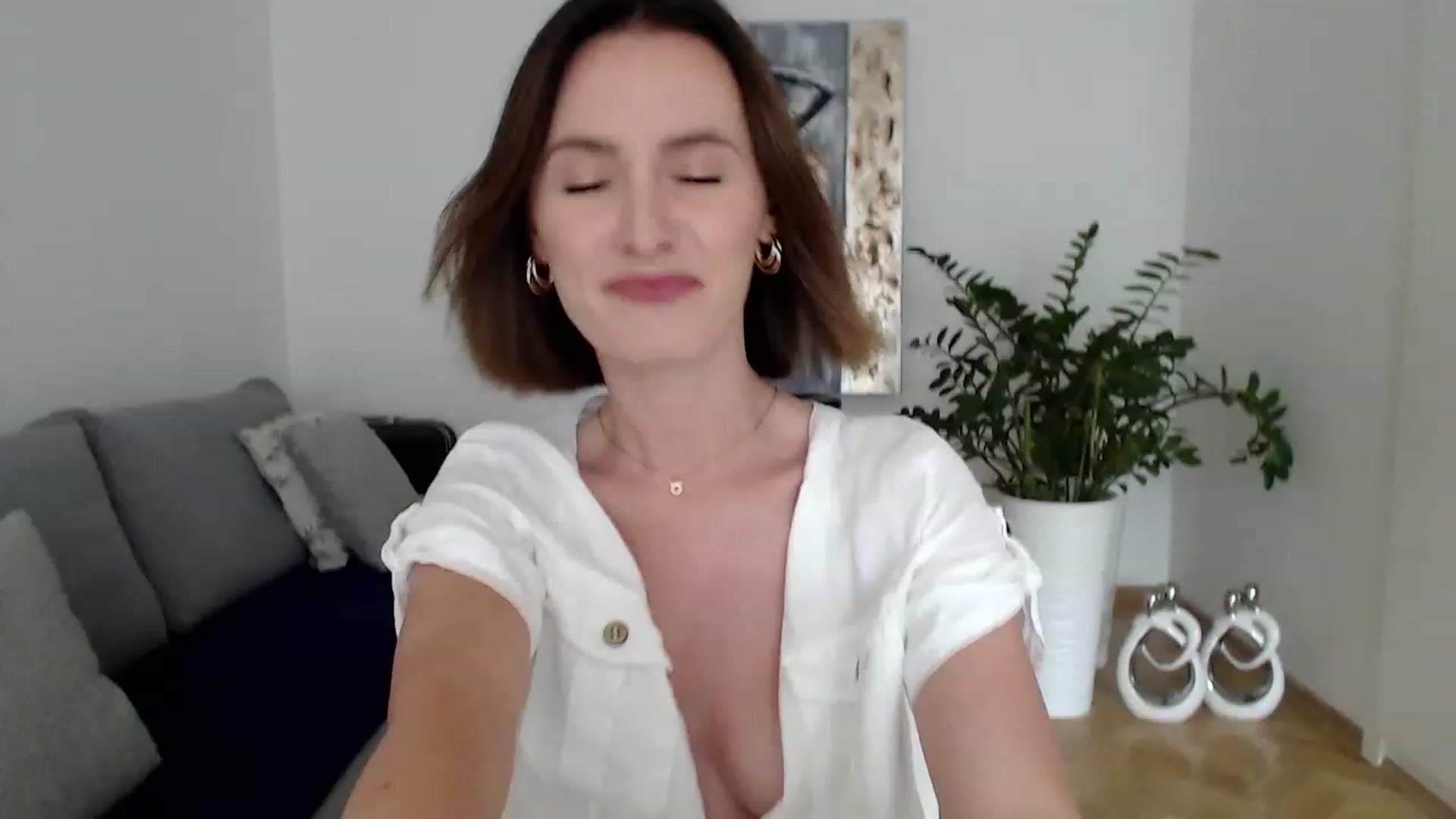 Gallery image thumbnail from PerlaBella's myfreecams stream on, 08/17/2023, 14:52 image 2 of 20