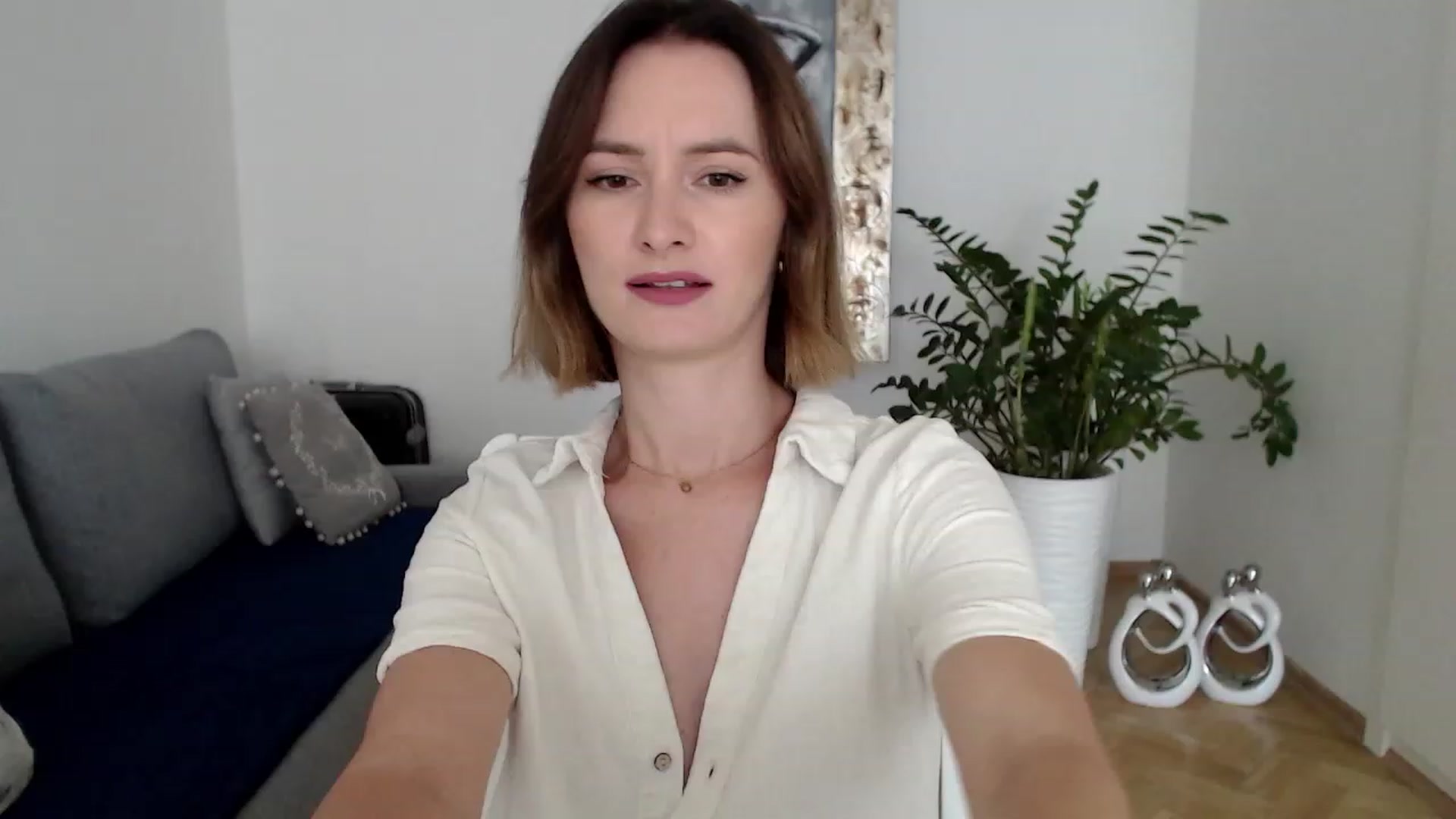 Gallery image thumbnail from PerlaBella's myfreecams stream on, 08/22/2023, 13:30 image 14 of 20