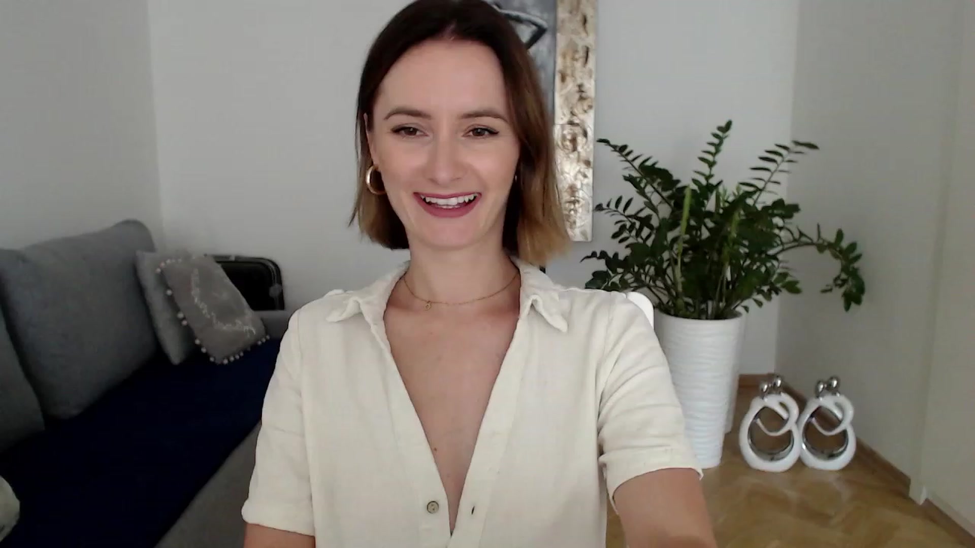 Gallery image thumbnail from PerlaBella's myfreecams stream on, 08/22/2023, 13:30 image 16 of 20