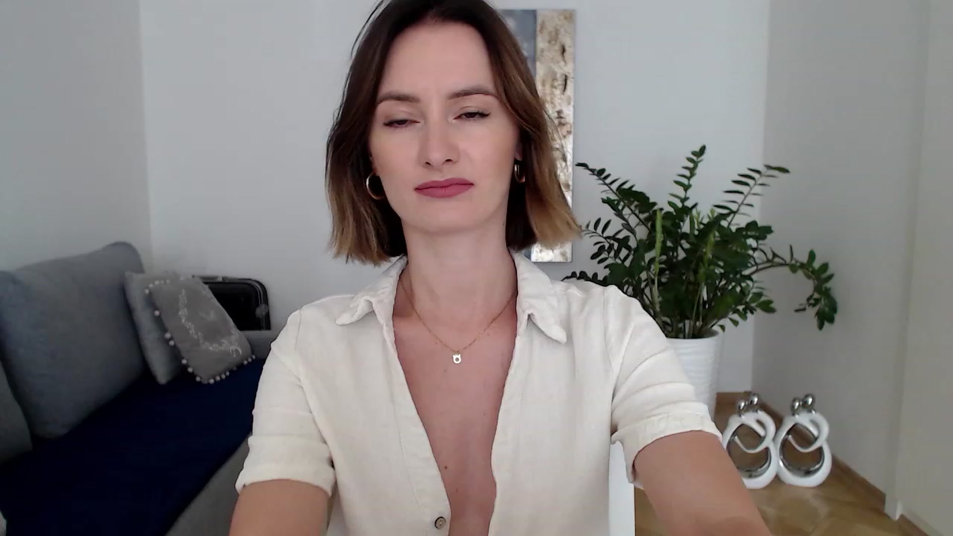 Gallery image thumbnail from PerlaBella's myfreecams stream on, 08/22/2023, 13:30 image 2 of 20