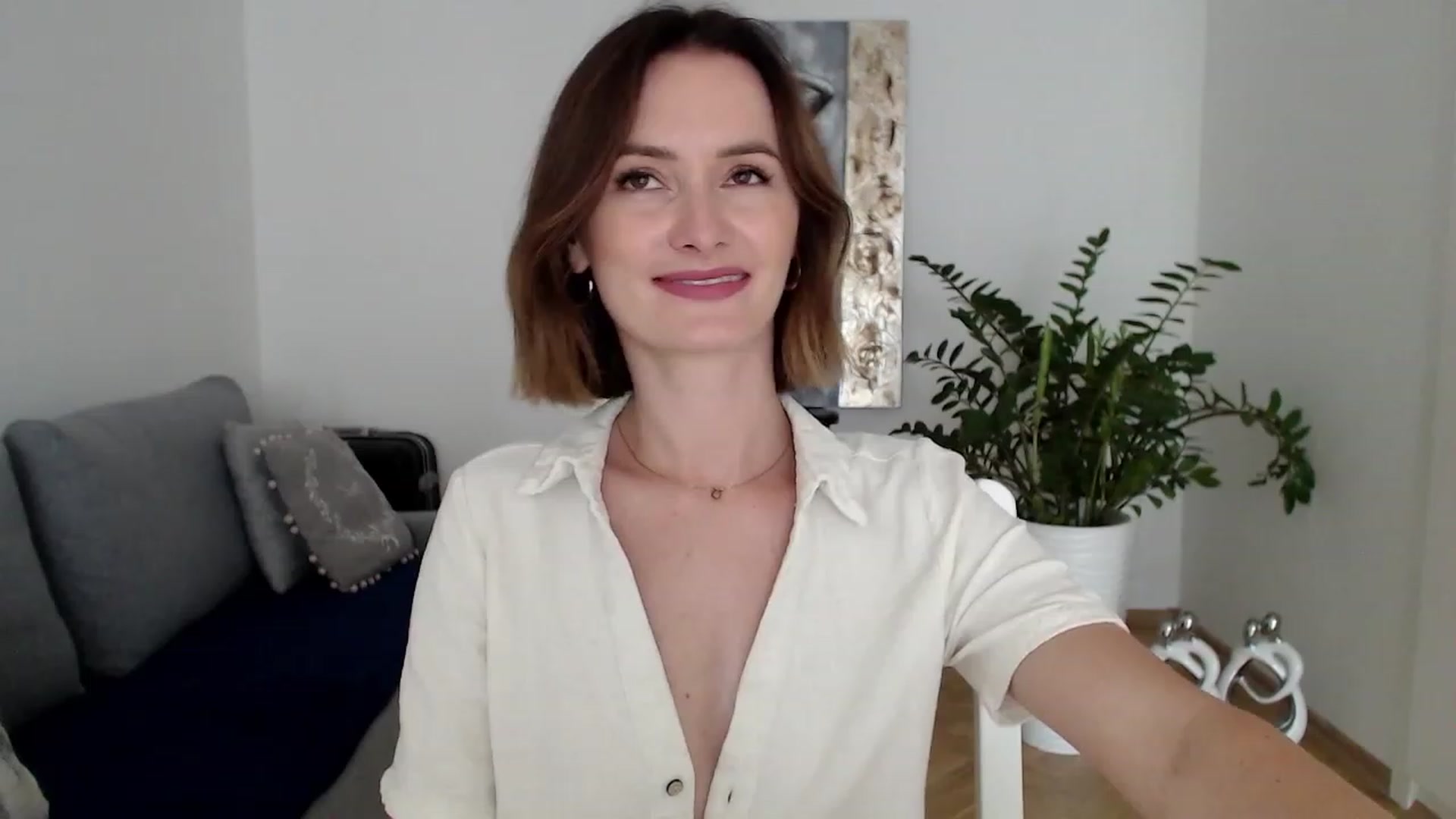 Gallery image thumbnail from PerlaBella's myfreecams stream on, 08/22/2023, 14:14 image 5 of 20
