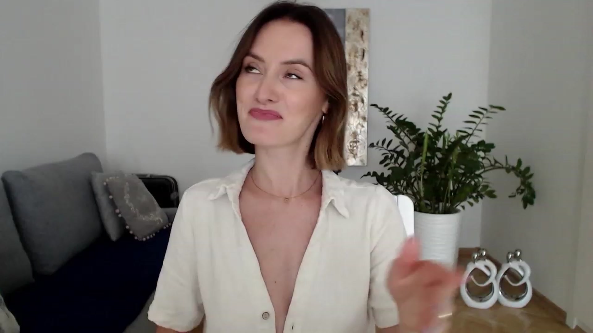 Gallery image thumbnail from PerlaBella's myfreecams stream on, 08/22/2023, 14:14 image 6 of 20