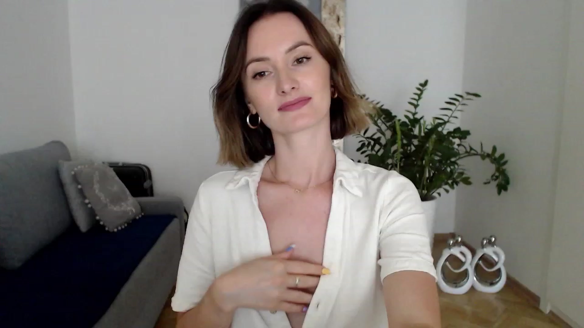 Gallery image thumbnail from PerlaBella's myfreecams stream on, 08/22/2023, 15:53 image 10 of 20