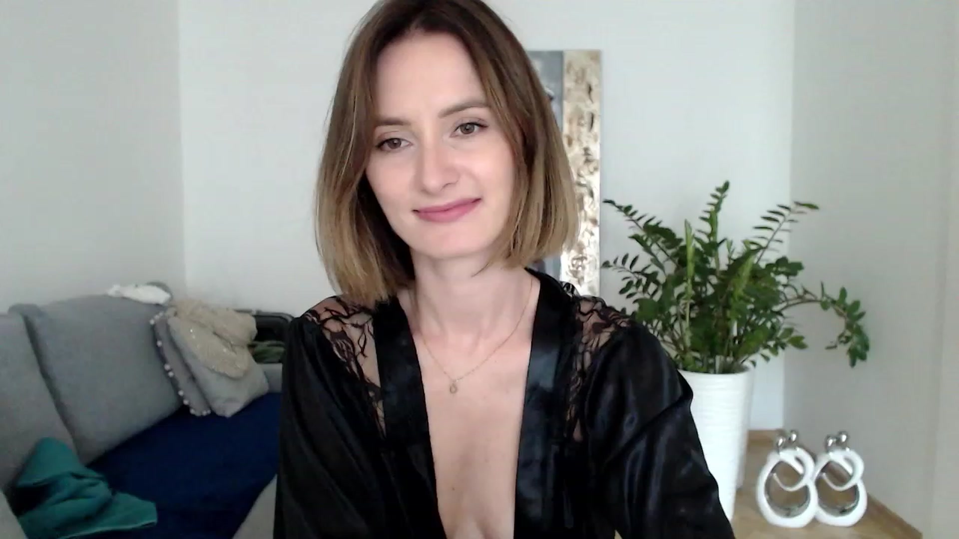 Gallery image thumbnail from PerlaBella's myfreecams stream on, 08/25/2023, 15:43 image 17 of 20