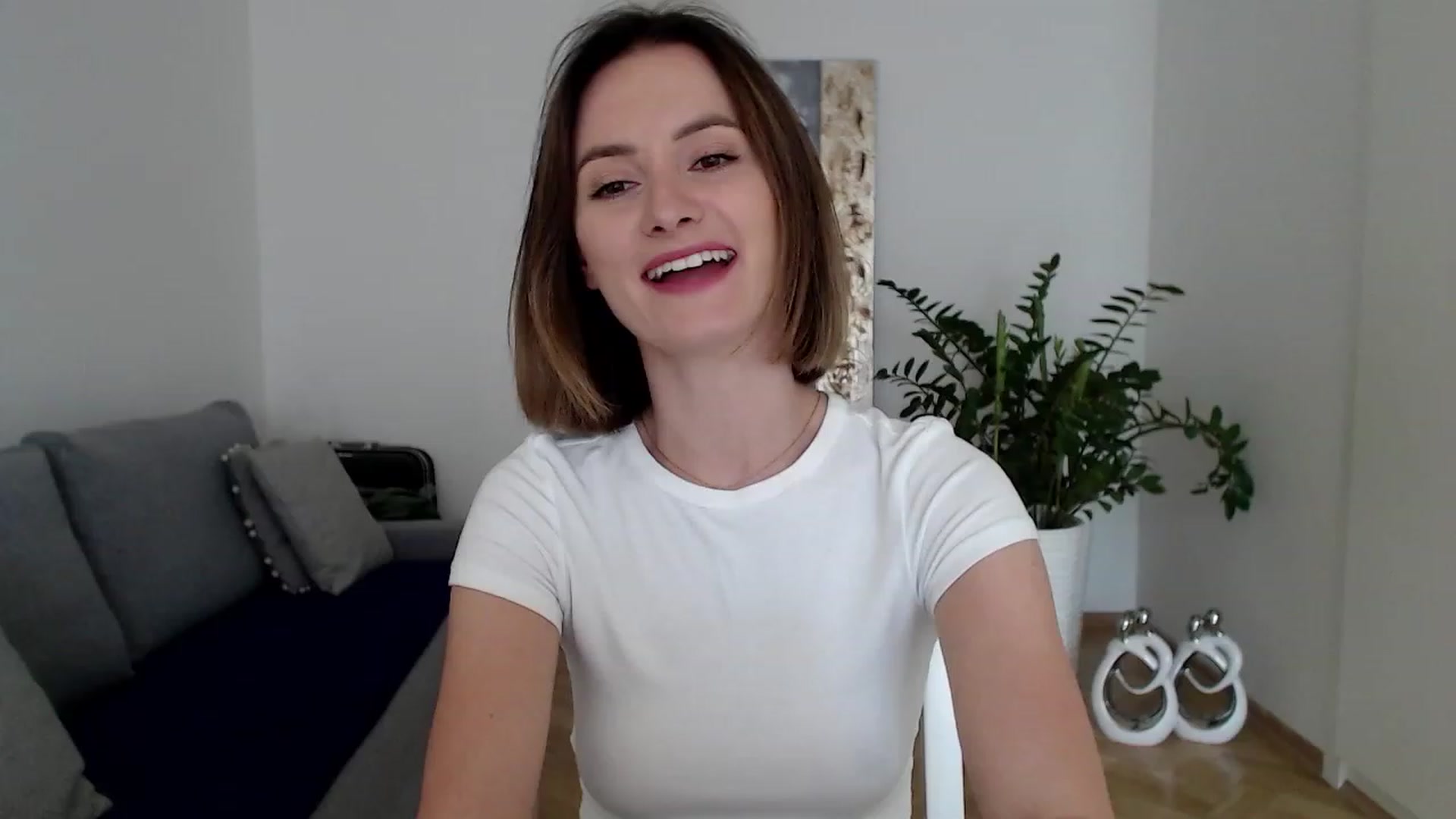 Gallery image thumbnail from PerlaBella's myfreecams stream on, 08/25/2023, 15:43 image 2 of 20