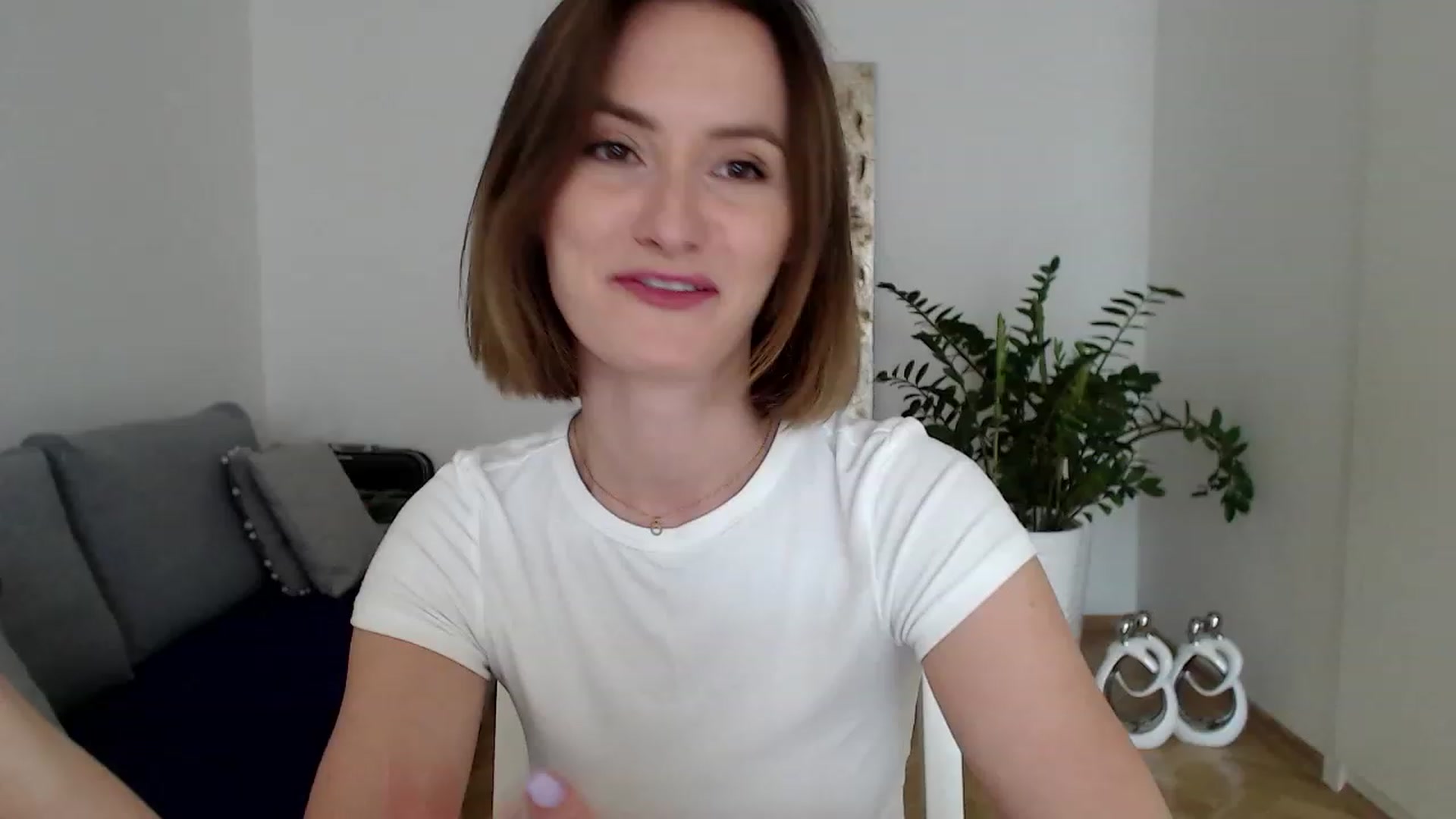 Gallery image thumbnail from PerlaBella's myfreecams stream on, 08/25/2023, 15:43 image 3 of 20