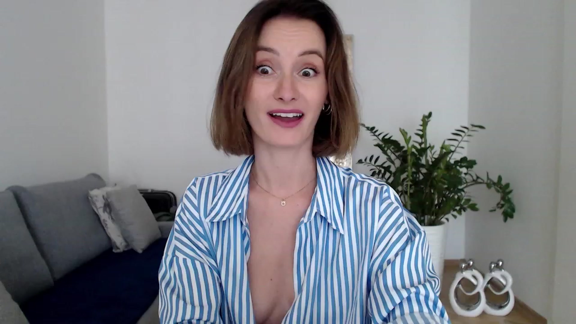 Gallery image thumbnail from PerlaBella's myfreecams stream on, 08/28/2023, 13:15 image 9 of 20