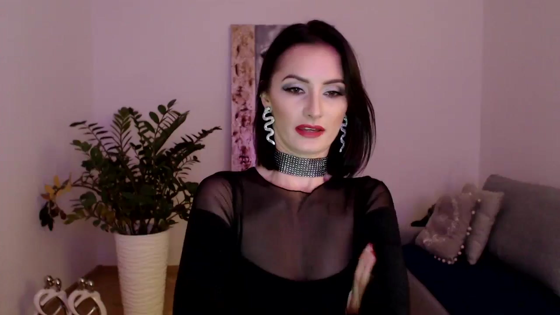 Gallery image thumbnail from PerlaBella's myfreecams stream on, 10/31/2023, 16:18 image 4 of 20