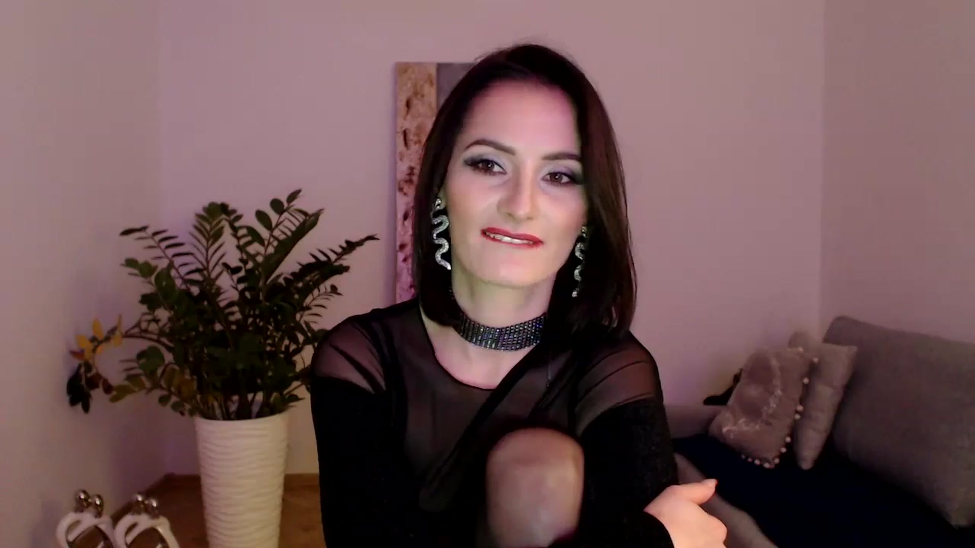 Gallery image thumbnail from PerlaBella's myfreecams stream on, 10/31/2023, 16:59 image 9 of 20