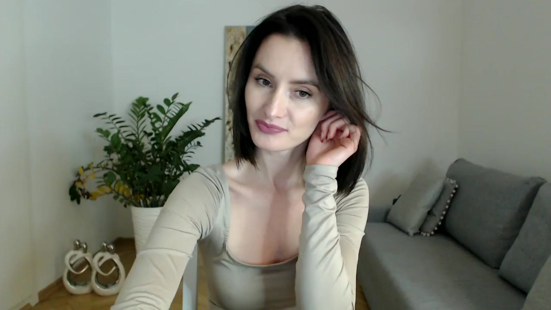 Gallery image thumbnail from PerlaBella's myfreecams stream on, 11/07/2023, 17:21 image 18 of 20