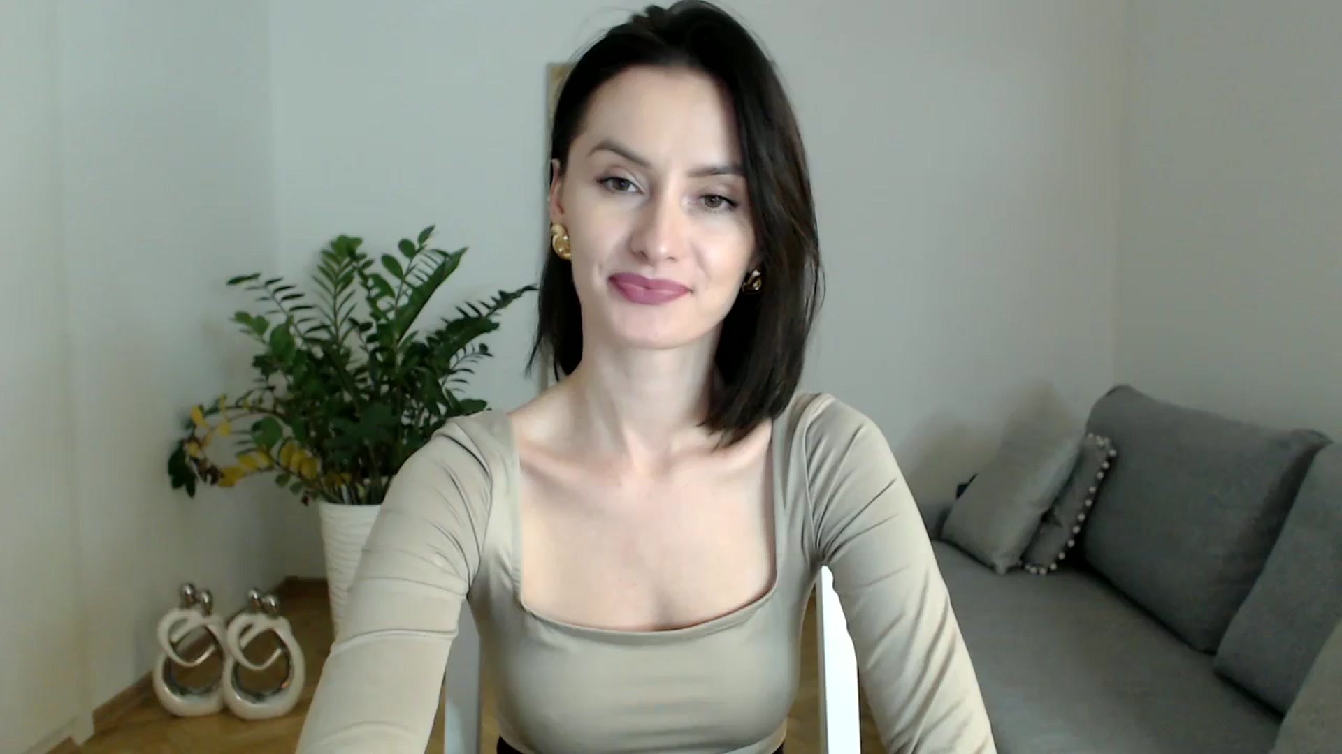 Gallery image thumbnail from PerlaBella's myfreecams stream on, 11/07/2023, 17:21 image 17 of 20