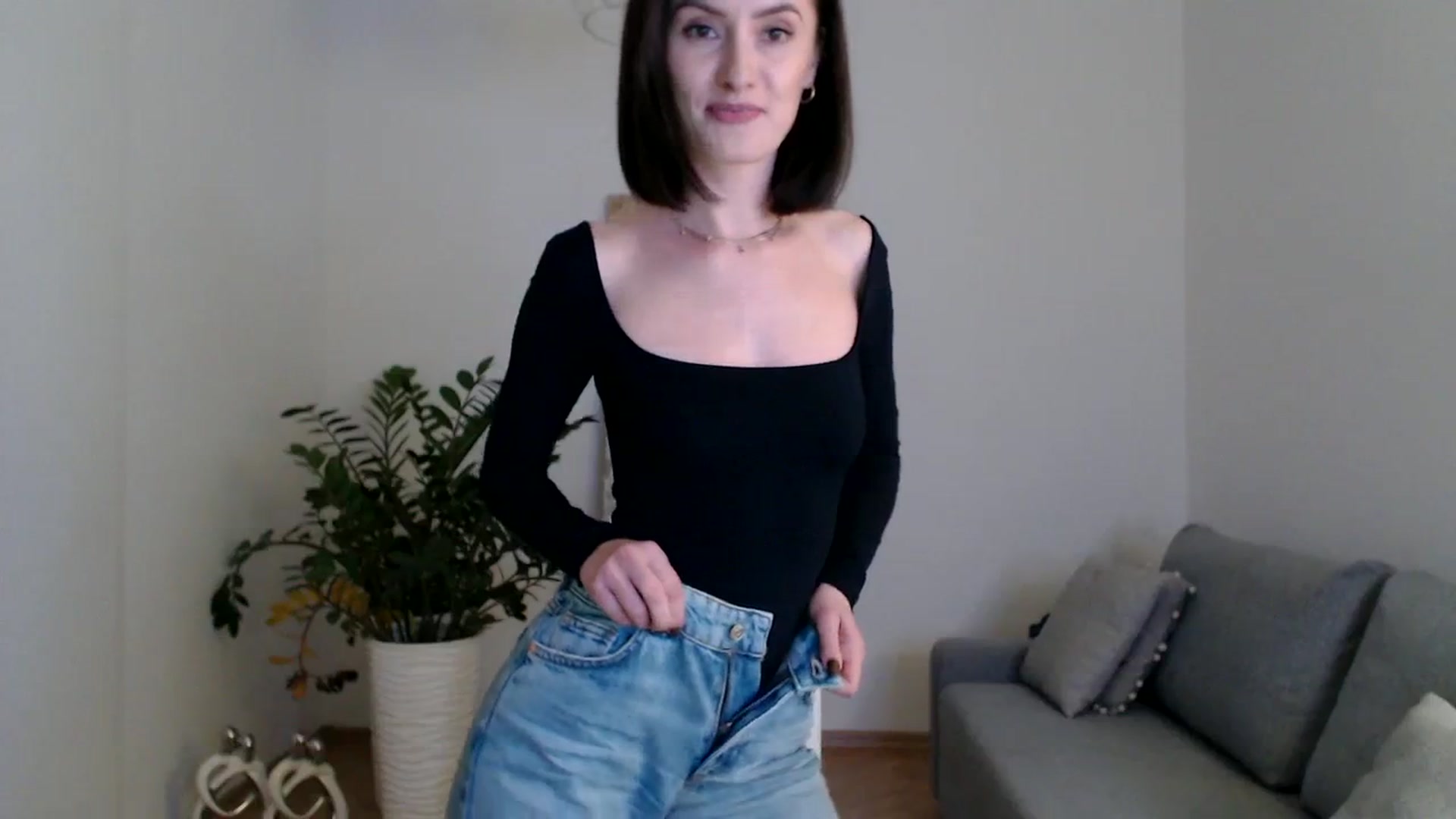 Gallery image thumbnail from PerlaBella's myfreecams stream on, 11/09/2023, 15:45 image 15 of 20