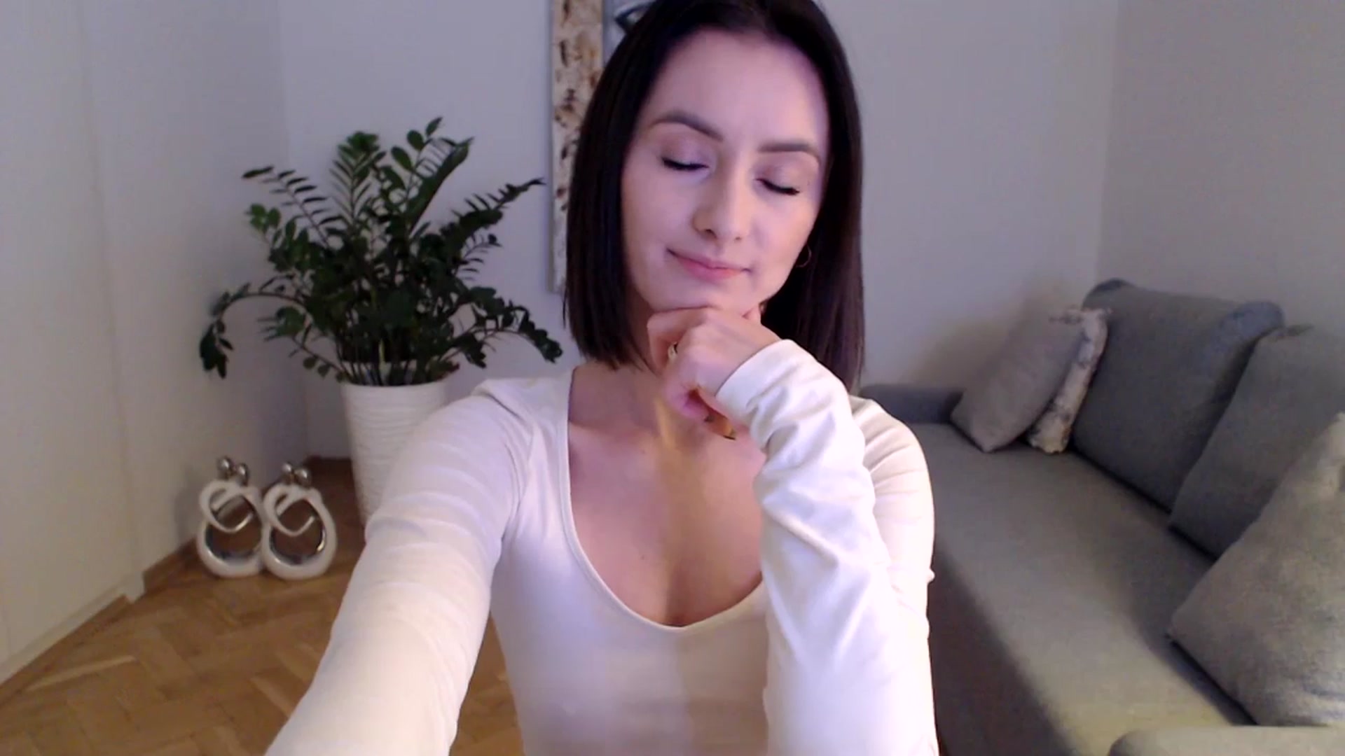 Gallery image thumbnail from PerlaBella's myfreecams stream on, 11/23/2023, 14:48 image 7 of 20
