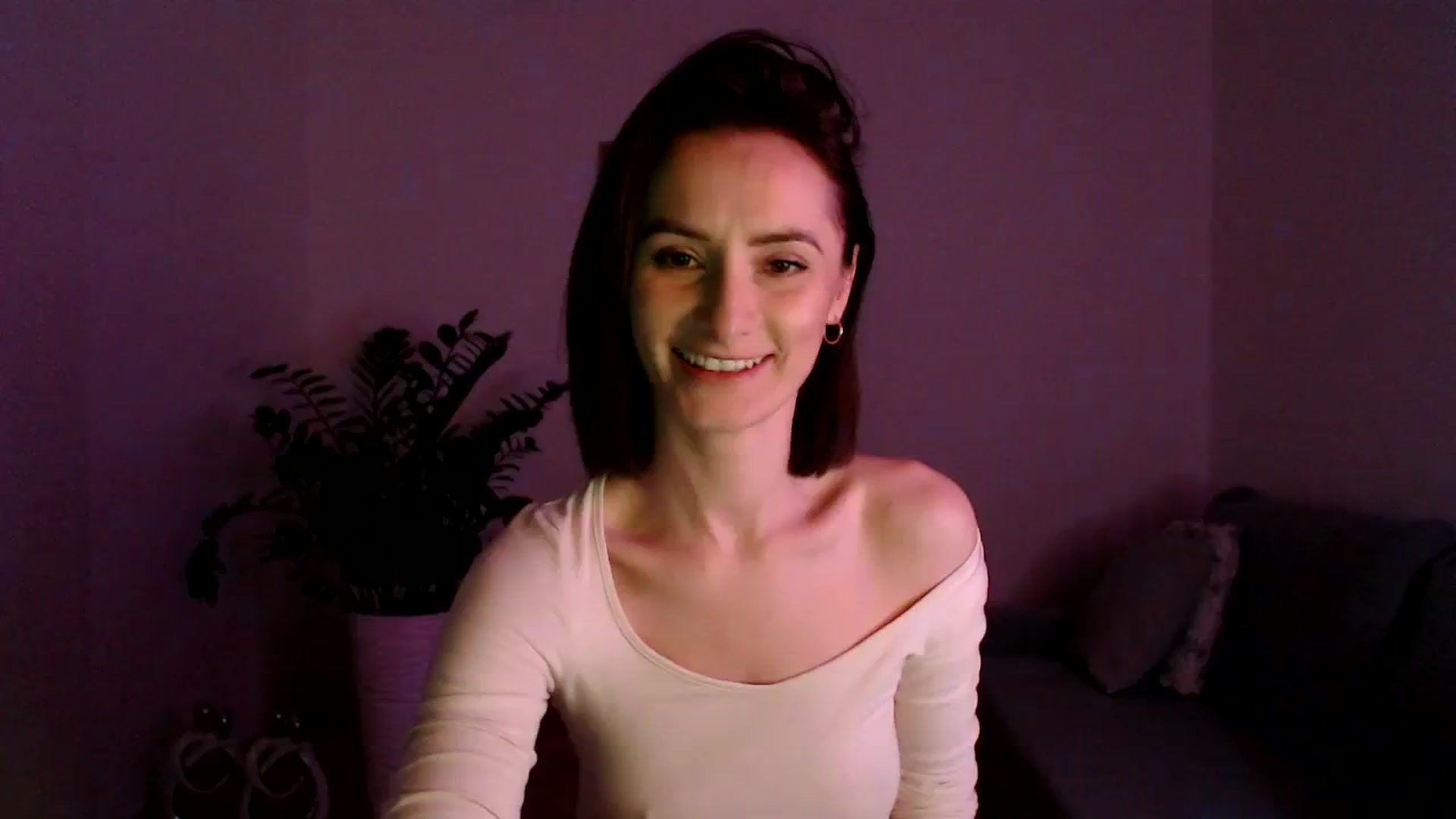 Gallery image thumbnail from PerlaBella's myfreecams stream on, 11/23/2023, 17:04 image 19 of 20