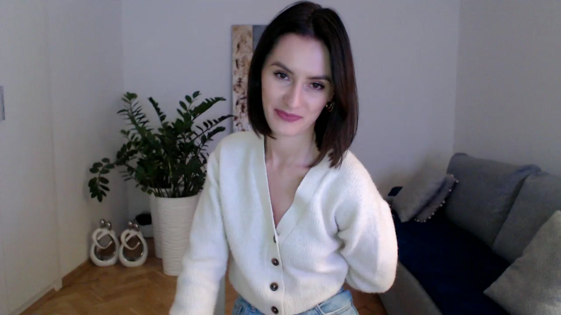 Gallery image thumbnail from PerlaBella's myfreecams stream on, 12/01/2023, 14:28 image 13 of 20