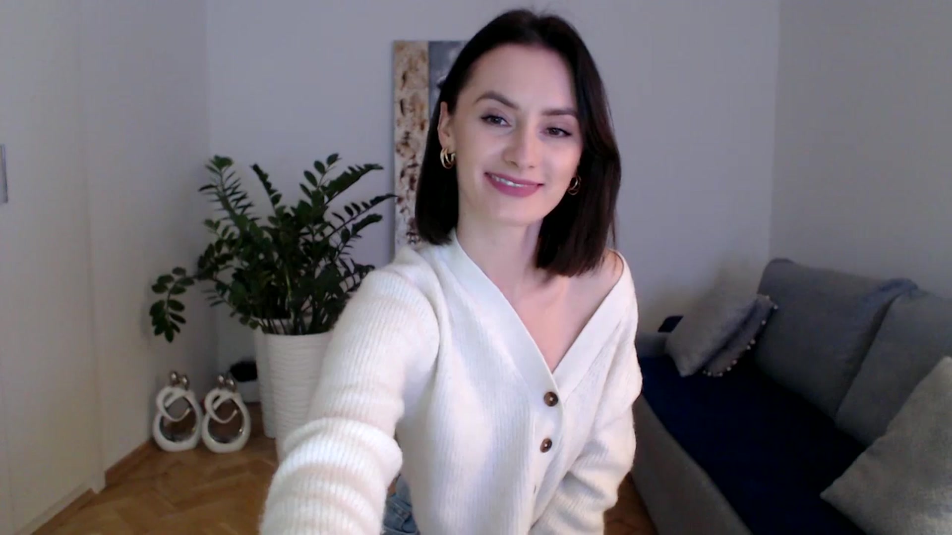 Gallery image thumbnail from PerlaBella's myfreecams stream on, 12/01/2023, 14:28 image 7 of 20