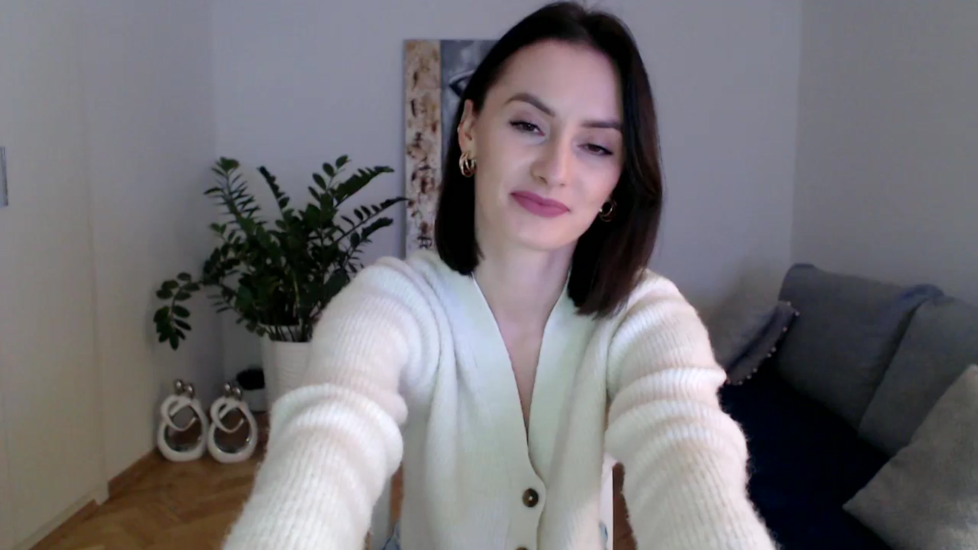 Gallery image thumbnail from PerlaBella's myfreecams stream on, 12/01/2023, 14:28 image 9 of 20
