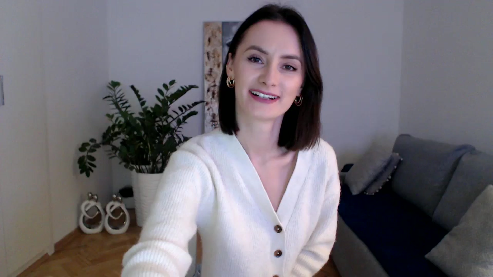 Gallery image thumbnail from PerlaBella's myfreecams stream on, 12/01/2023, 14:28 image 8 of 20