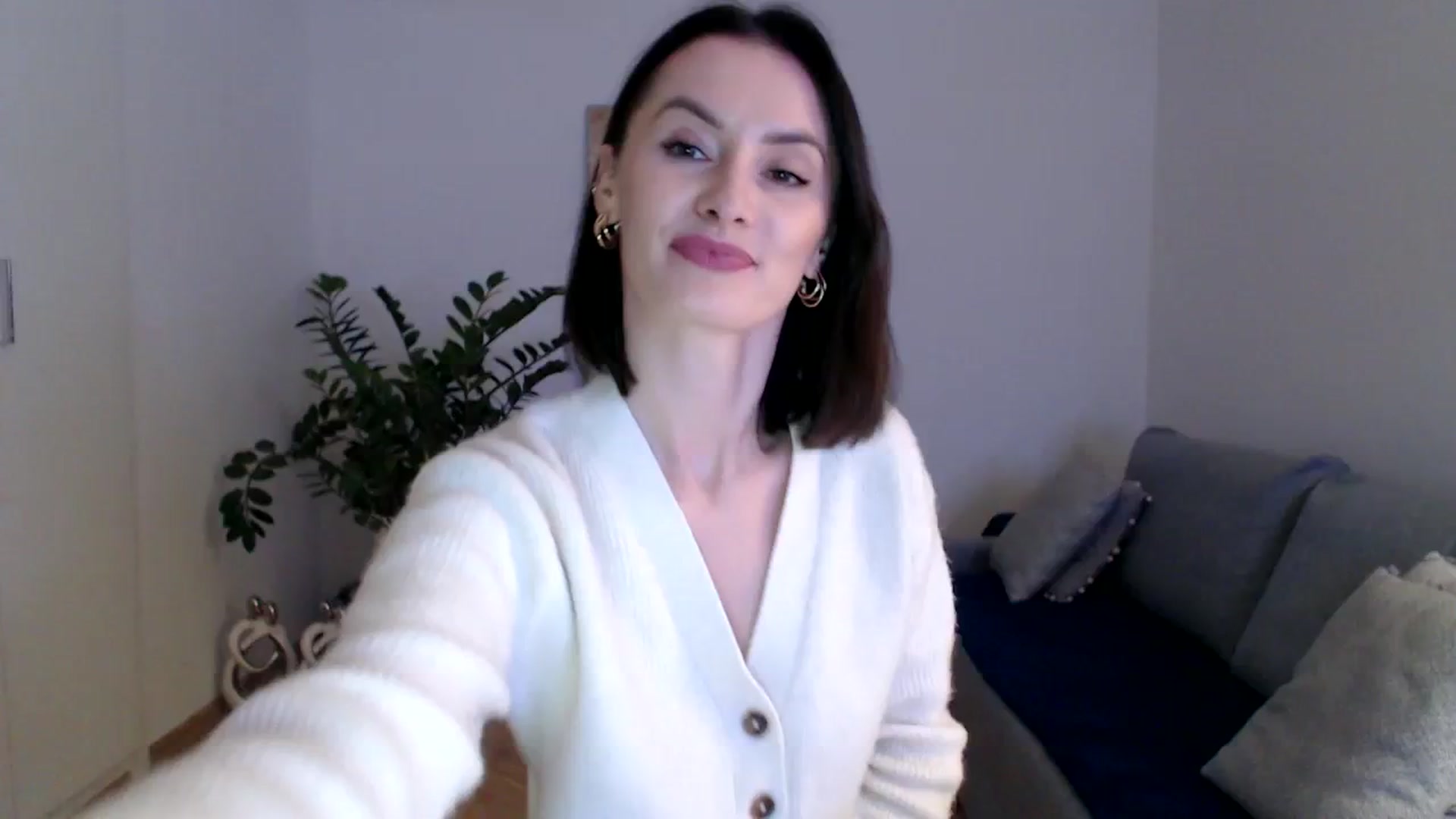 Gallery image thumbnail from PerlaBella's myfreecams stream on, 12/01/2023, 17:44 image 1 of 20